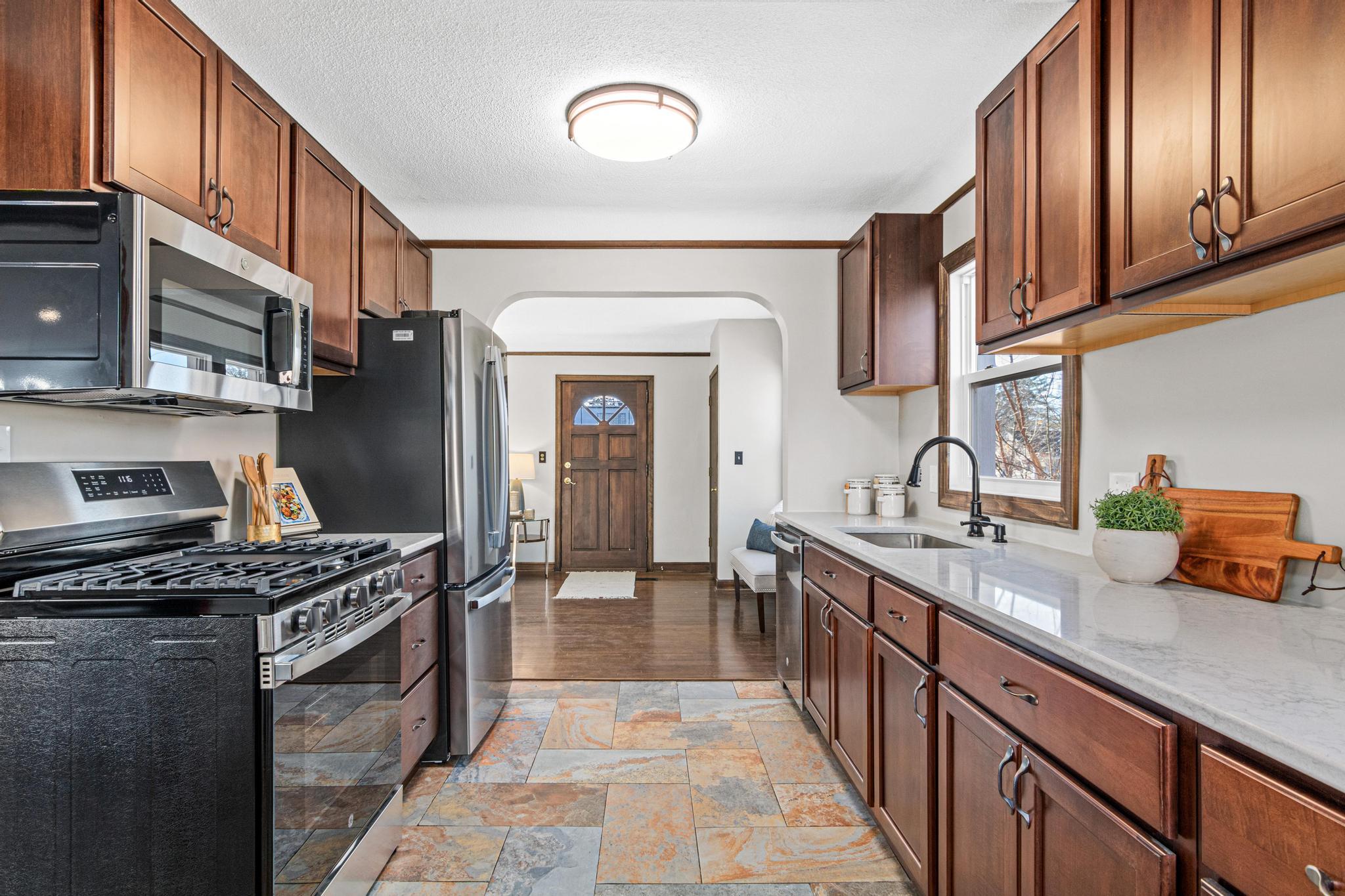 View of Residential at 6524 Minnetonka Boulevard, Saint Louis Park MN 55426, Saint Louis Park (6 of 31) - Mike Wilen | Minnesota Team Real Estate
