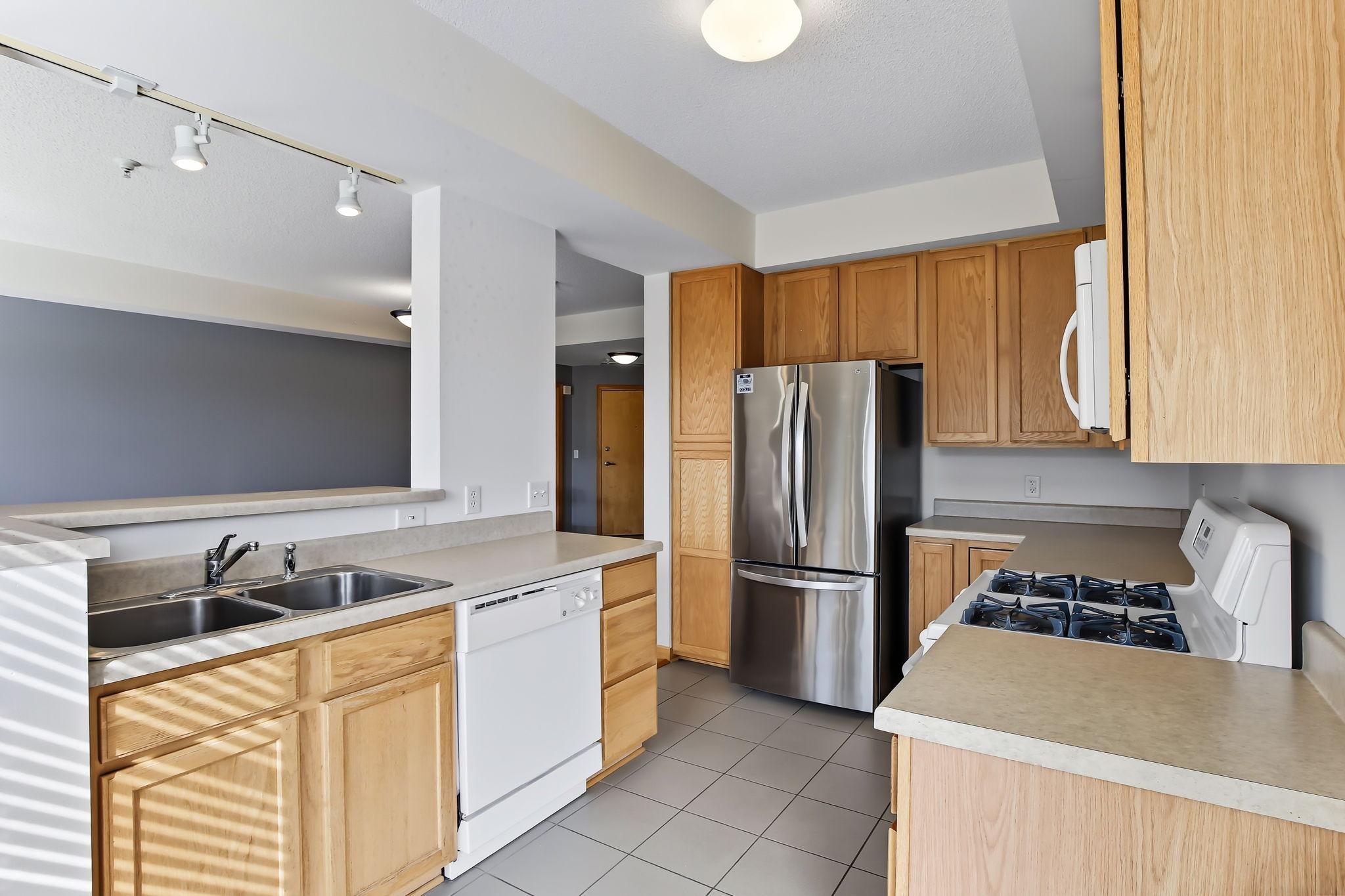 View of Residential at 2566 Ellis Avenue #303, Saint Paul MN 55114, Saint Paul (10 of 30) - Mike Wilen | Minnesota Team Real Estate