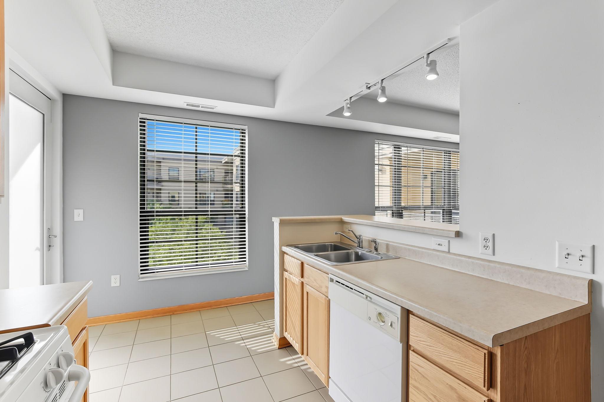 View of Residential at 2566 Ellis Avenue #303, Saint Paul MN 55114, Saint Paul (12 of 30) - Mike Wilen | Minnesota Team Real Estate