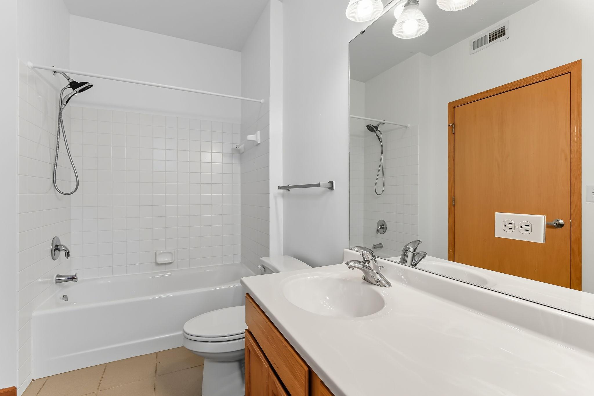 View of Residential at 2566 Ellis Avenue #303, Saint Paul MN 55114, Saint Paul (19 of 30) - Mike Wilen | Minnesota Team Real Estate