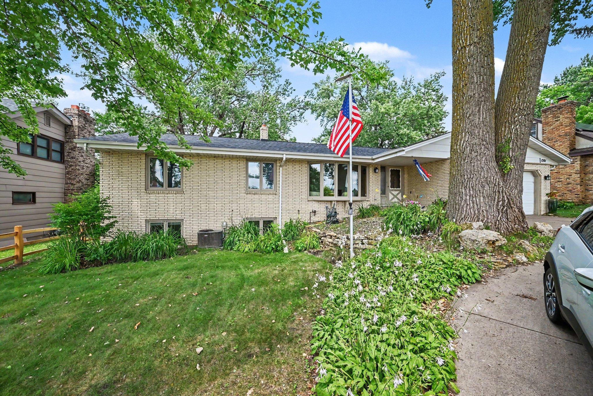 View of Residential at 1201 County Road B2, Roseville MN 55113, Roseville (25 of 27) - Mike Wilen | Minnesota Team Real Estate
