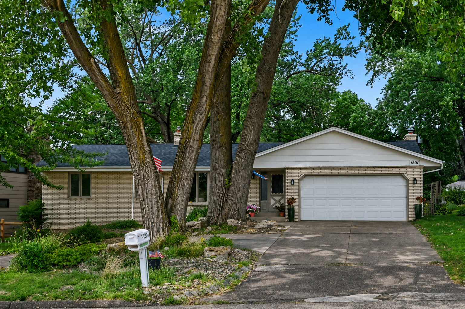 View of Residential at 1201 County Road B2, Roseville MN 55113, Roseville (24 of 27) - Mike Wilen | Minnesota Team Real Estate