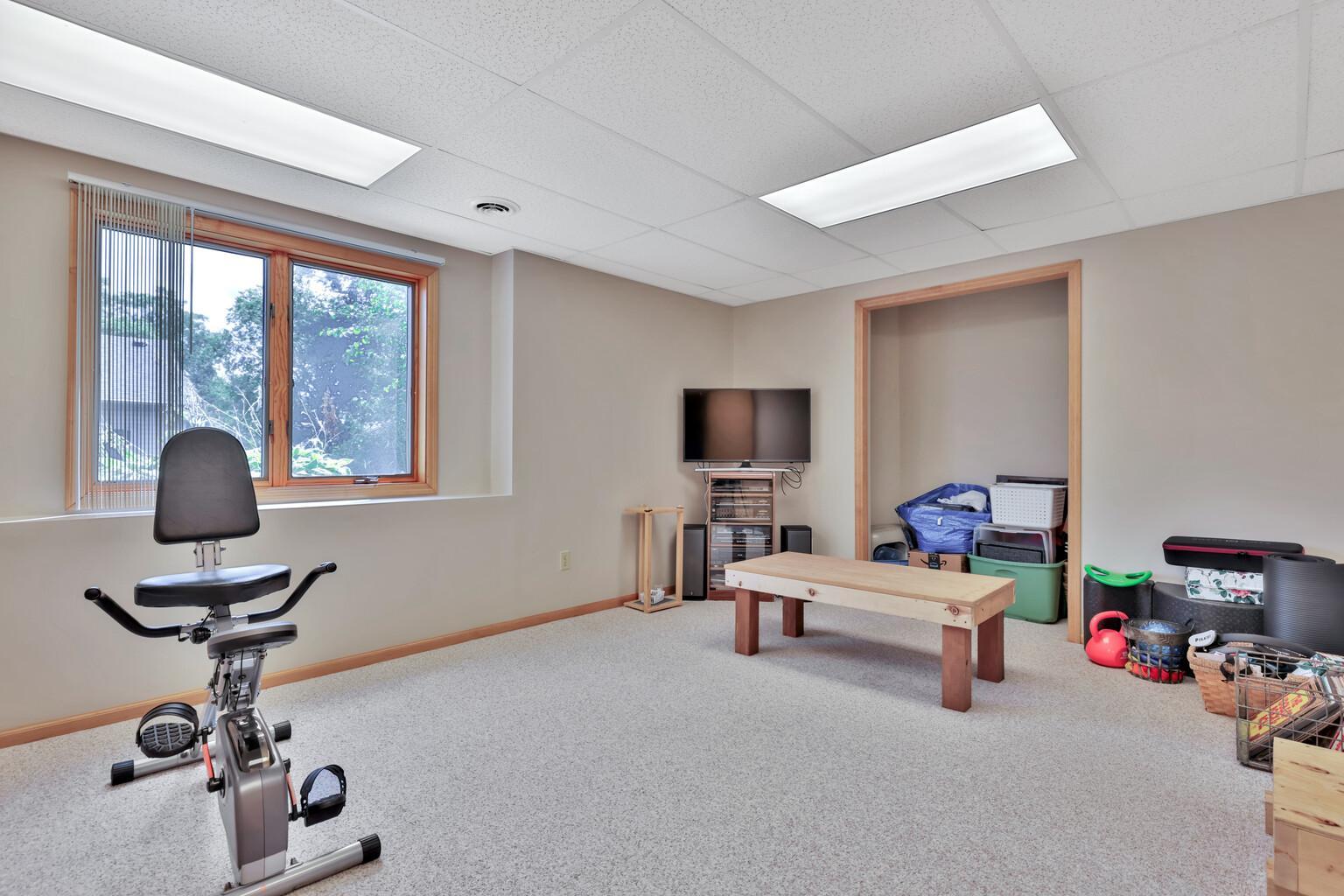 View of Residential at 987 Demont Avenue, Maplewood MN 55109, Maplewood (33 of 35) - Mike Wilen | Minnesota Team Real Estate