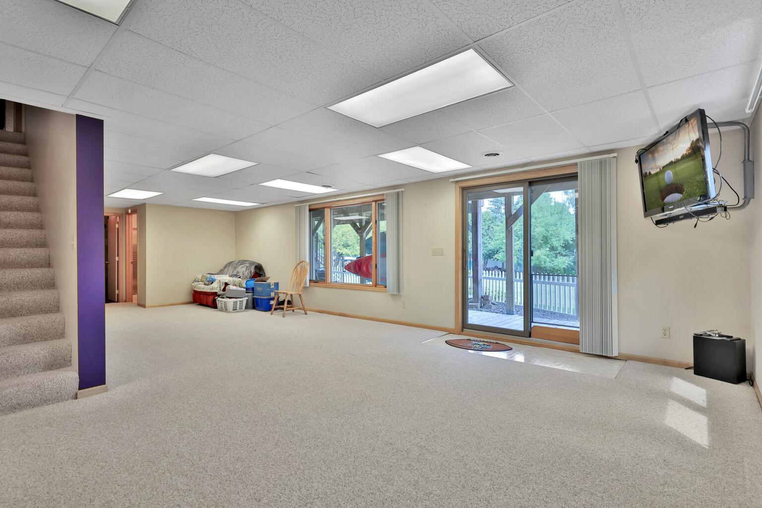 View of Residential at 987 Demont Avenue, Maplewood MN 55109, Maplewood (28 of 35) - Mike Wilen | Minnesota Team Real Estate