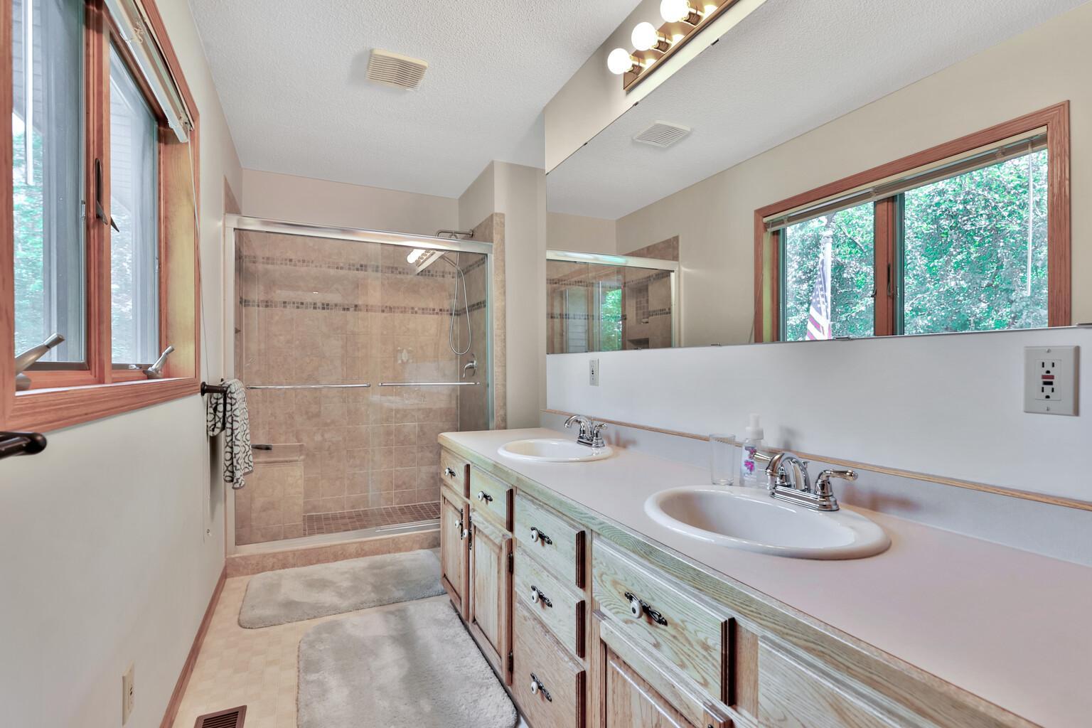 View of Residential at 987 Demont Avenue, Maplewood MN 55109, Maplewood (22 of 35) - Mike Wilen | Minnesota Team Real Estate