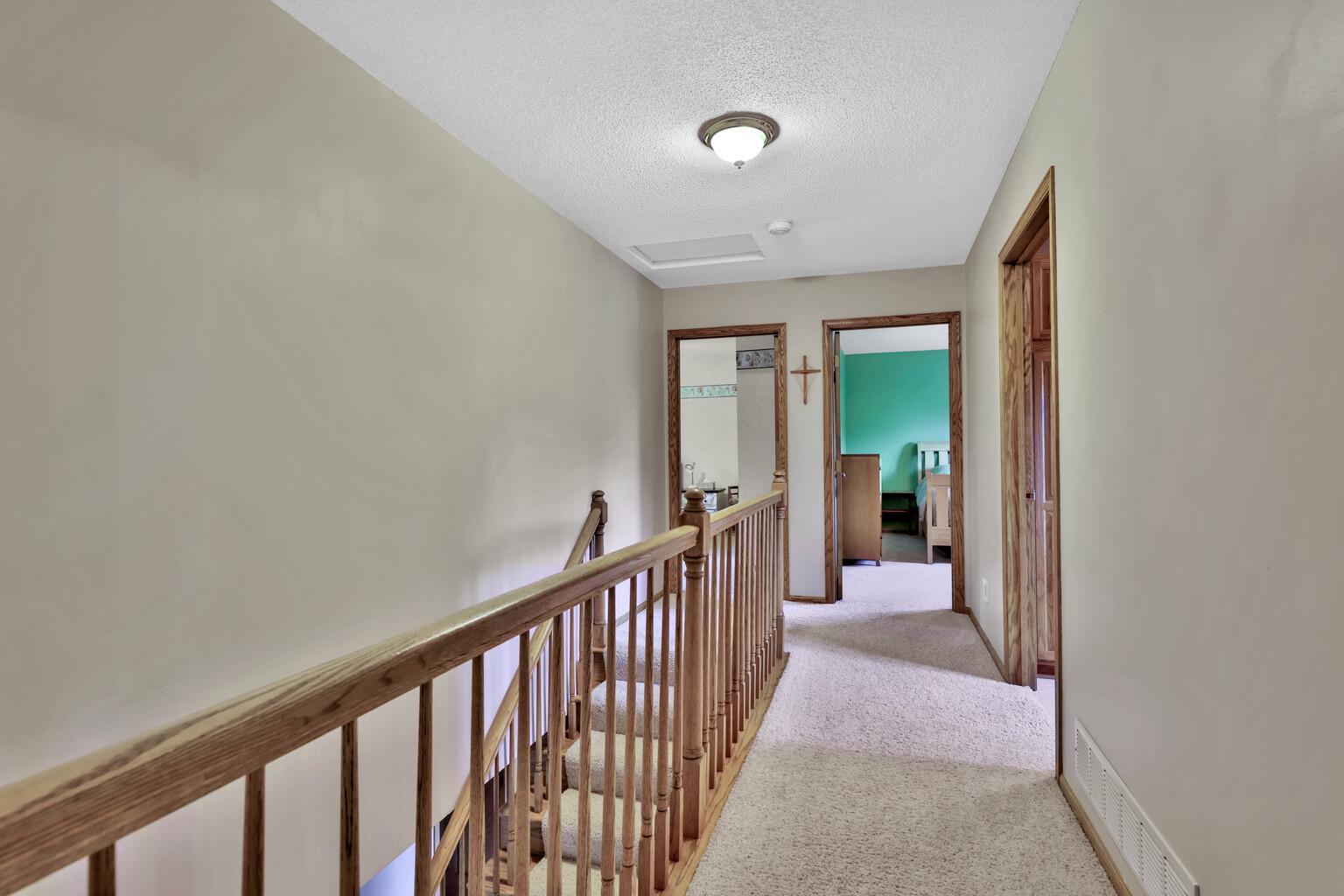 View of Residential at 987 Demont Avenue, Maplewood MN 55109, Maplewood (19 of 35) - Mike Wilen | Minnesota Team Real Estate