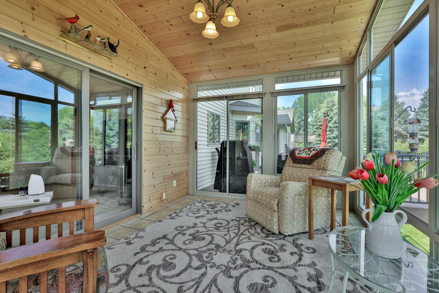 View of Residential at 987 Demont Avenue, Maplewood MN 55109, Maplewood (18 of 35) - Mike Wilen | Minnesota Team Real Estate