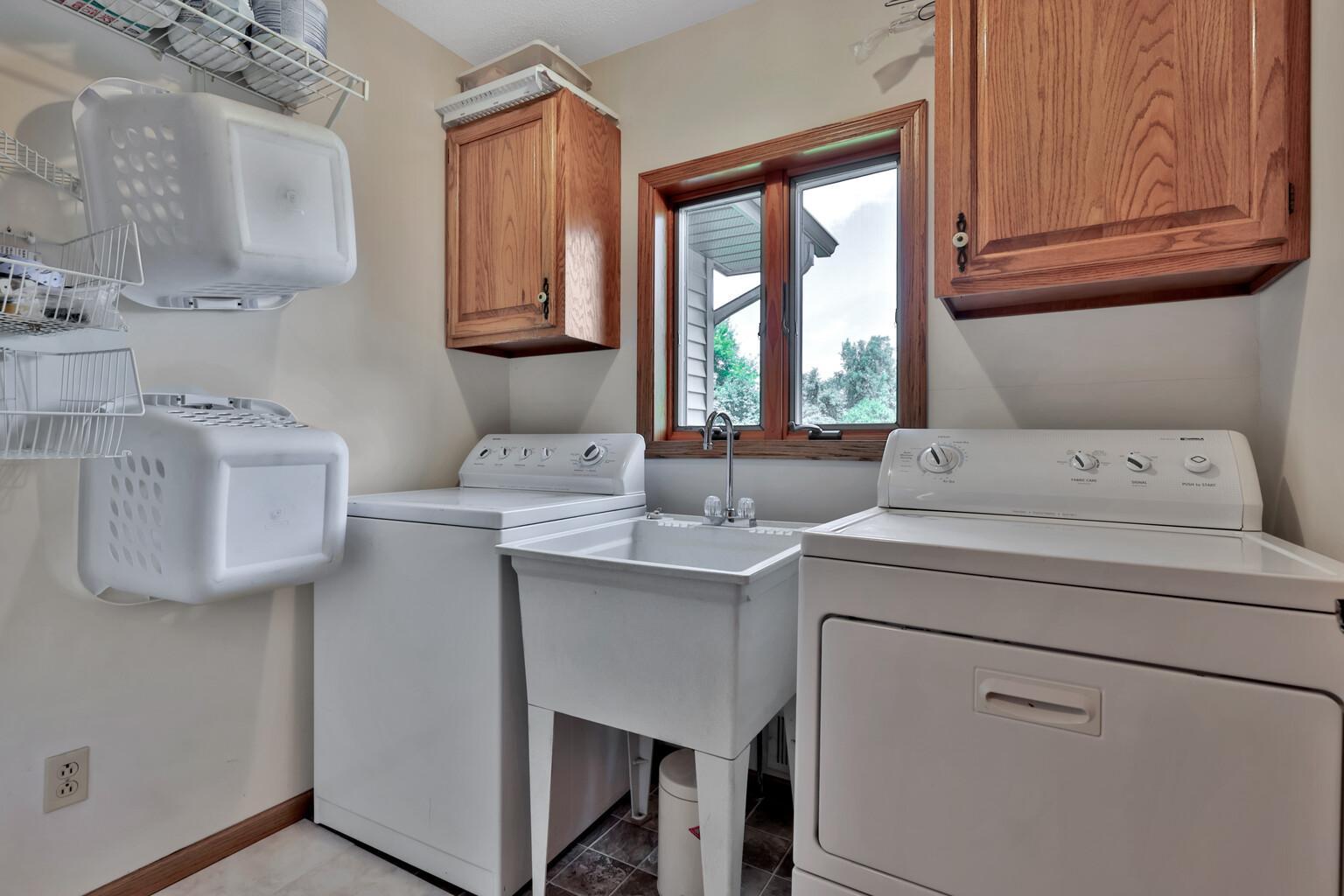 View of Residential at 987 Demont Avenue, Maplewood MN 55109, Maplewood (16 of 35) - Mike Wilen | Minnesota Team Real Estate