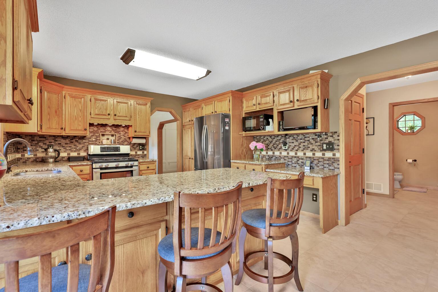 View of Residential at 987 Demont Avenue, Maplewood MN 55109, Maplewood (13 of 35) - Mike Wilen | Minnesota Team Real Estate