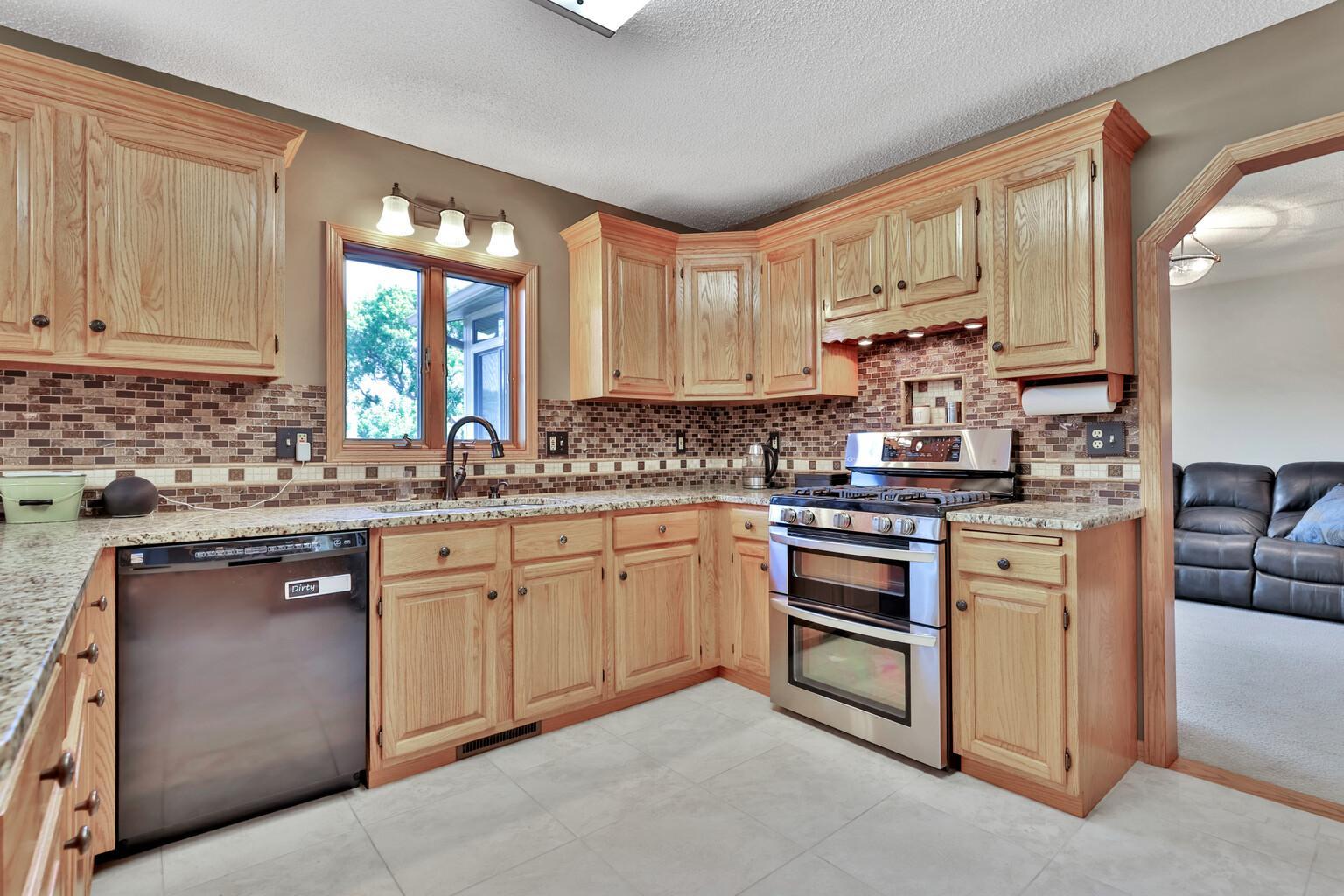View of Residential at 987 Demont Avenue, Maplewood MN 55109, Maplewood (11 of 35) - Mike Wilen | Minnesota Team Real Estate