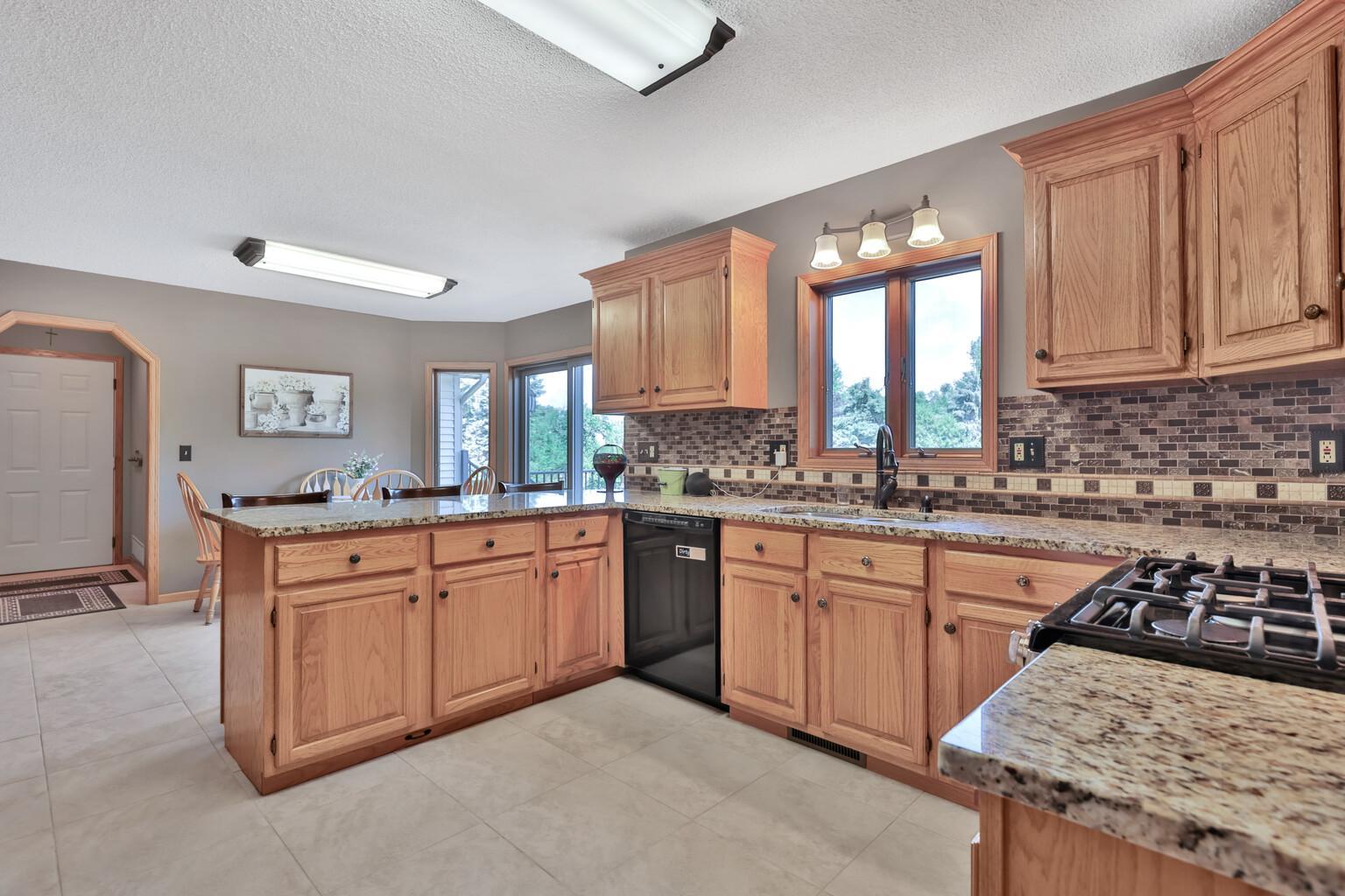 View of Residential at 987 Demont Avenue, Maplewood MN 55109, Maplewood (10 of 35) - Mike Wilen | Minnesota Team Real Estate