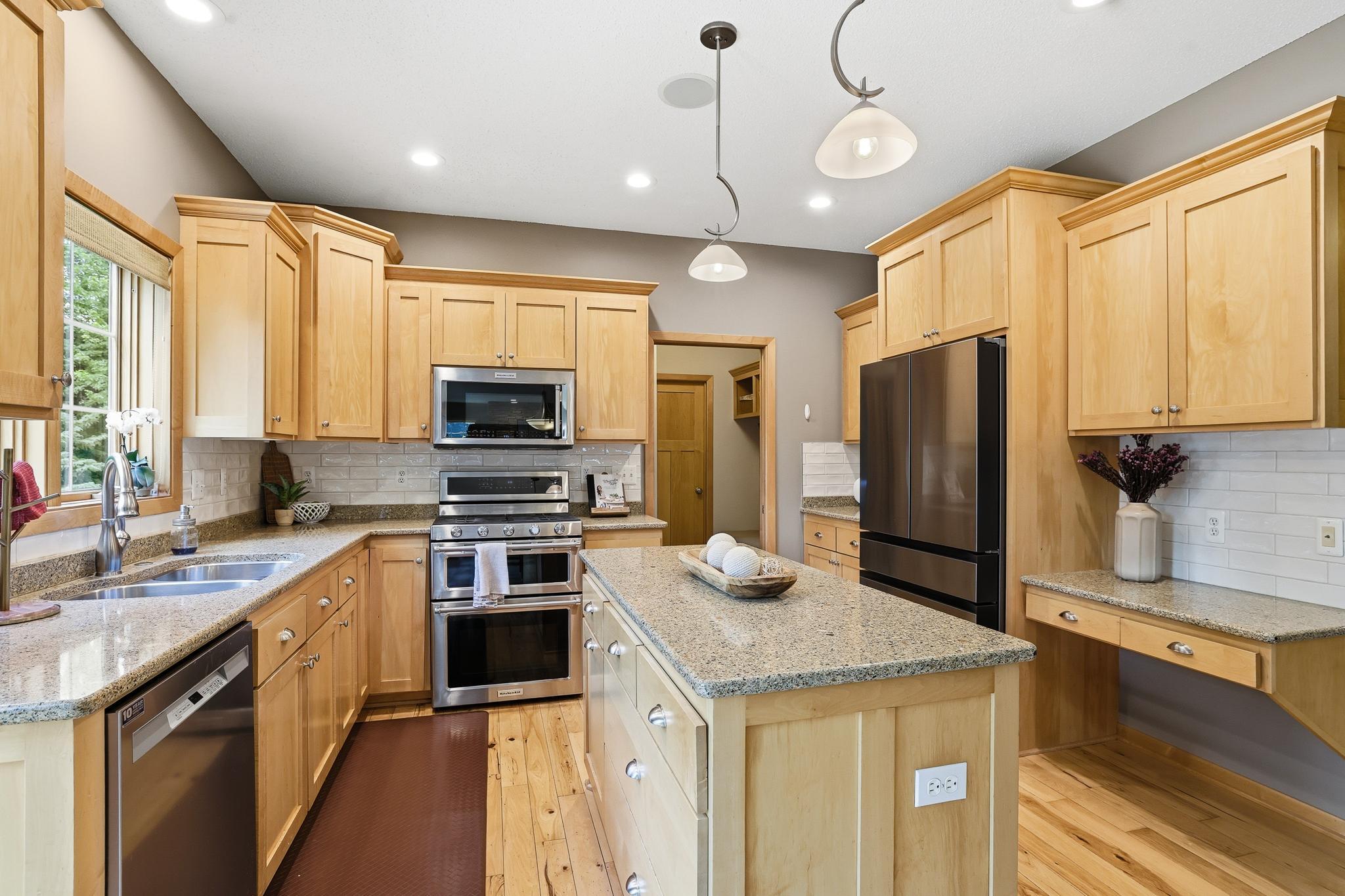 View of Residential at 2362 Fieldstone Curve, Woodbury MN 55129, Woodbury (18 of 41) - Mike Wilen | Minnesota Team Real Estate