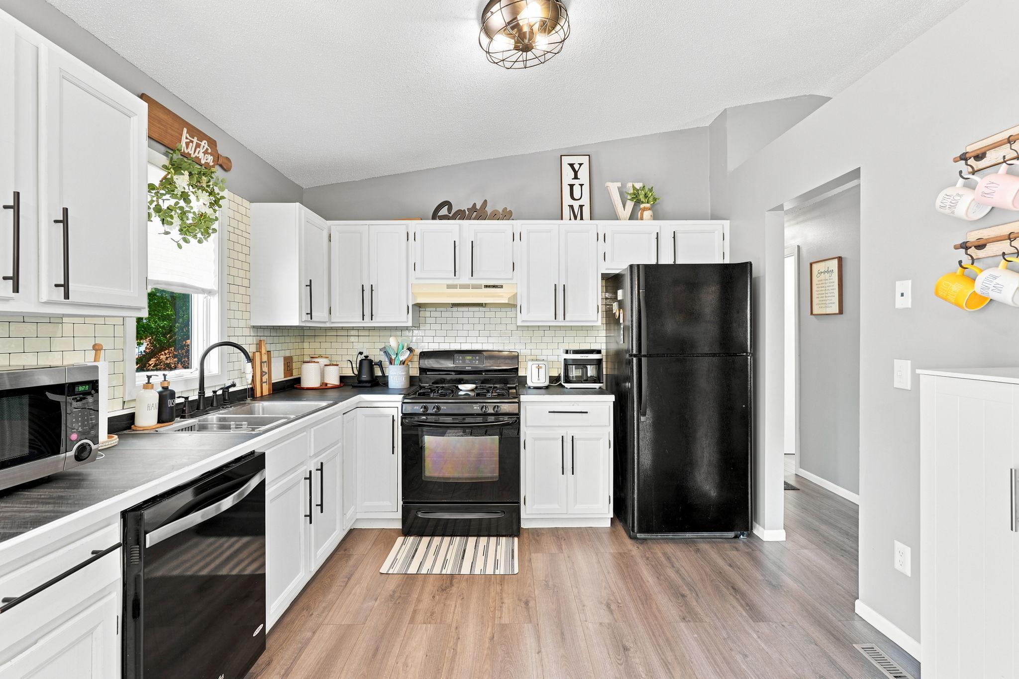 View of Residential at 2682 Guthrie Avenue, Oakdale MN 55128, Oakdale (8 of 43) - Mike Wilen | Minnesota Team Real Estate