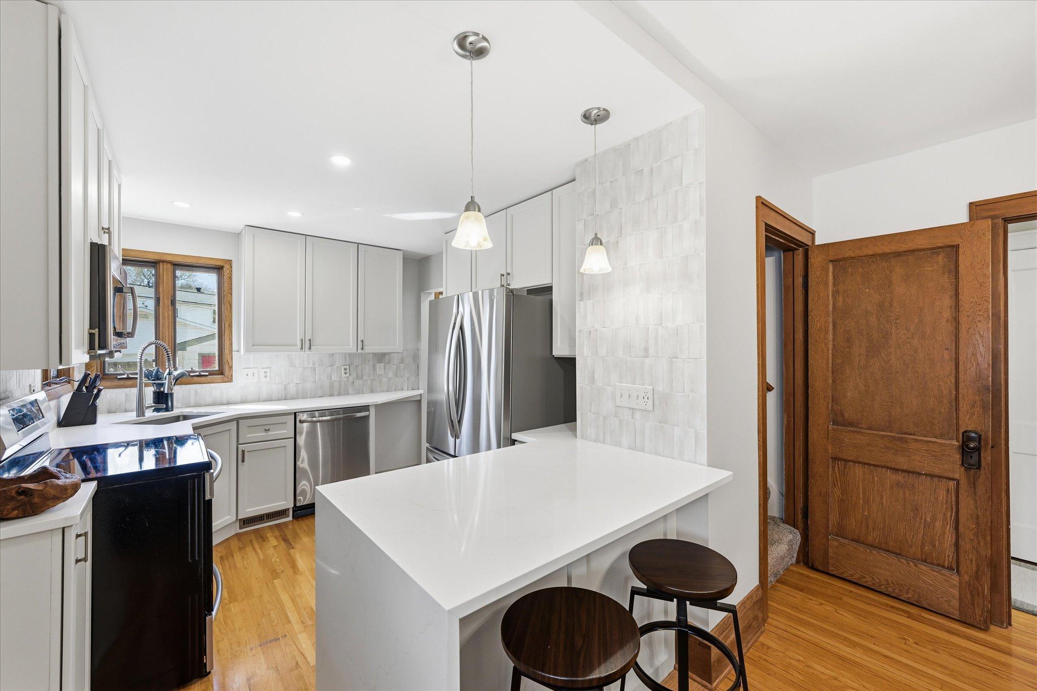 View of Residential at 2920 Princeton Avenue, Saint Louis Park MN 55416, Saint Louis Park (10 of 34) - Mike Wilen | Minnesota Team Real Estate