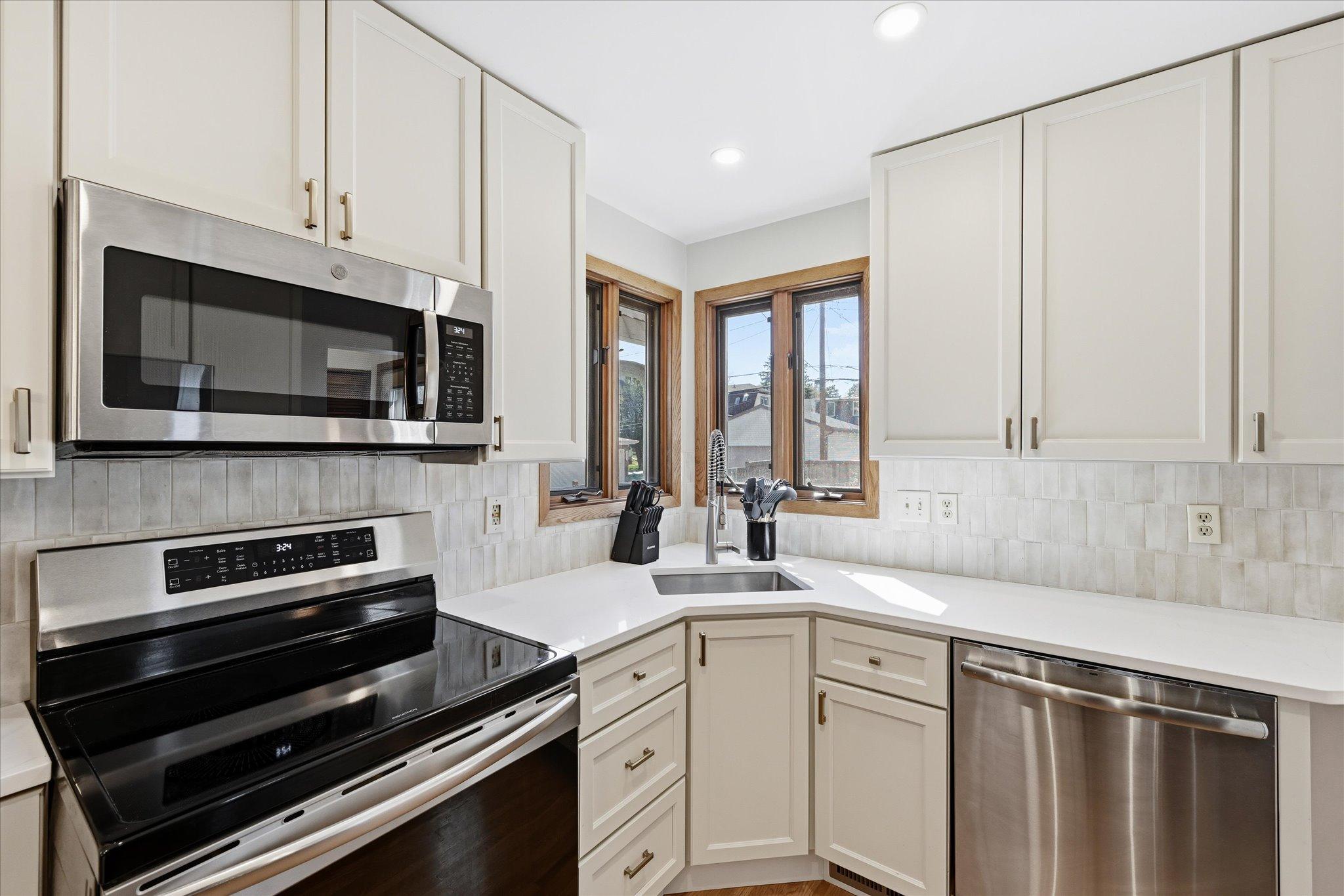 View of Residential at 2920 Princeton Avenue, Saint Louis Park MN 55416, Saint Louis Park (12 of 34) - Mike Wilen | Minnesota Team Real Estate