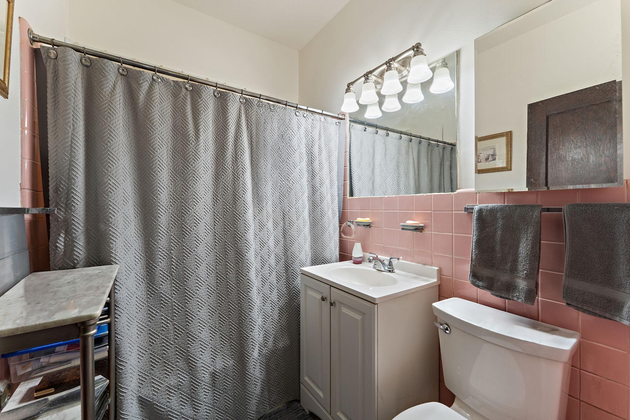 View of Residential at 3010 James Avenue, Minneapolis MN 55411, Minneapolis (10 of 25) - Mike Wilen | Minnesota Team Real Estate