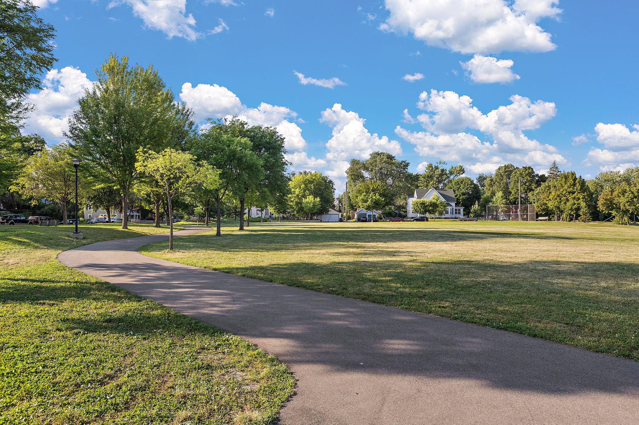 View of Residential at 3010 James Avenue, Minneapolis MN 55411, Minneapolis (24 of 25) - Mike Wilen | Minnesota Team Real Estate