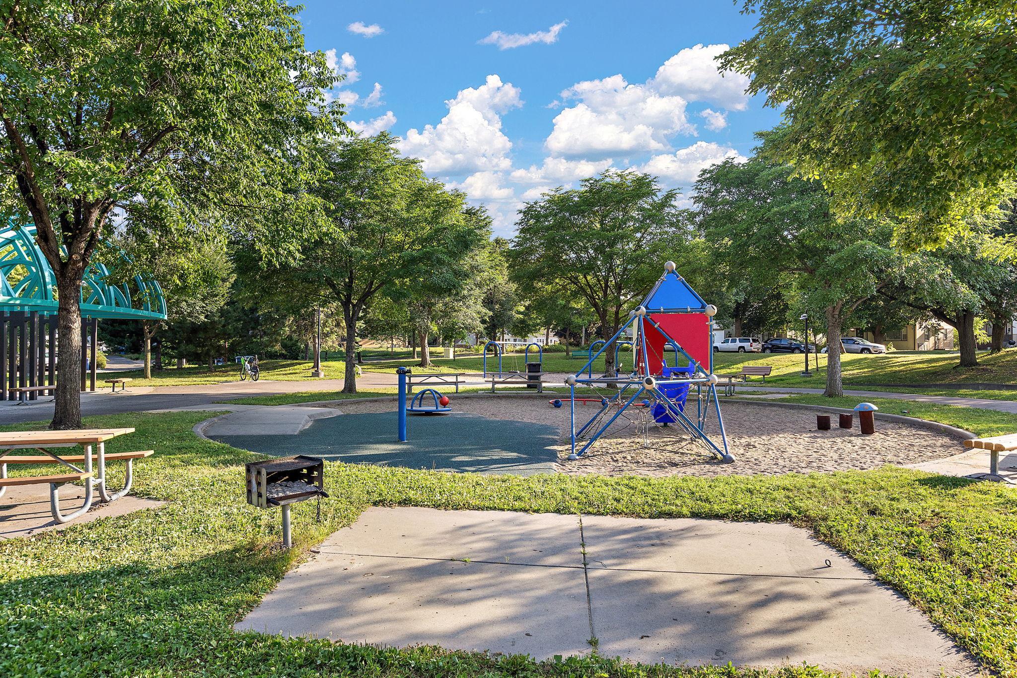 View of Residential at 3010 James Avenue, Minneapolis MN 55411, Minneapolis (21 of 25) - Mike Wilen | Minnesota Team Real Estate