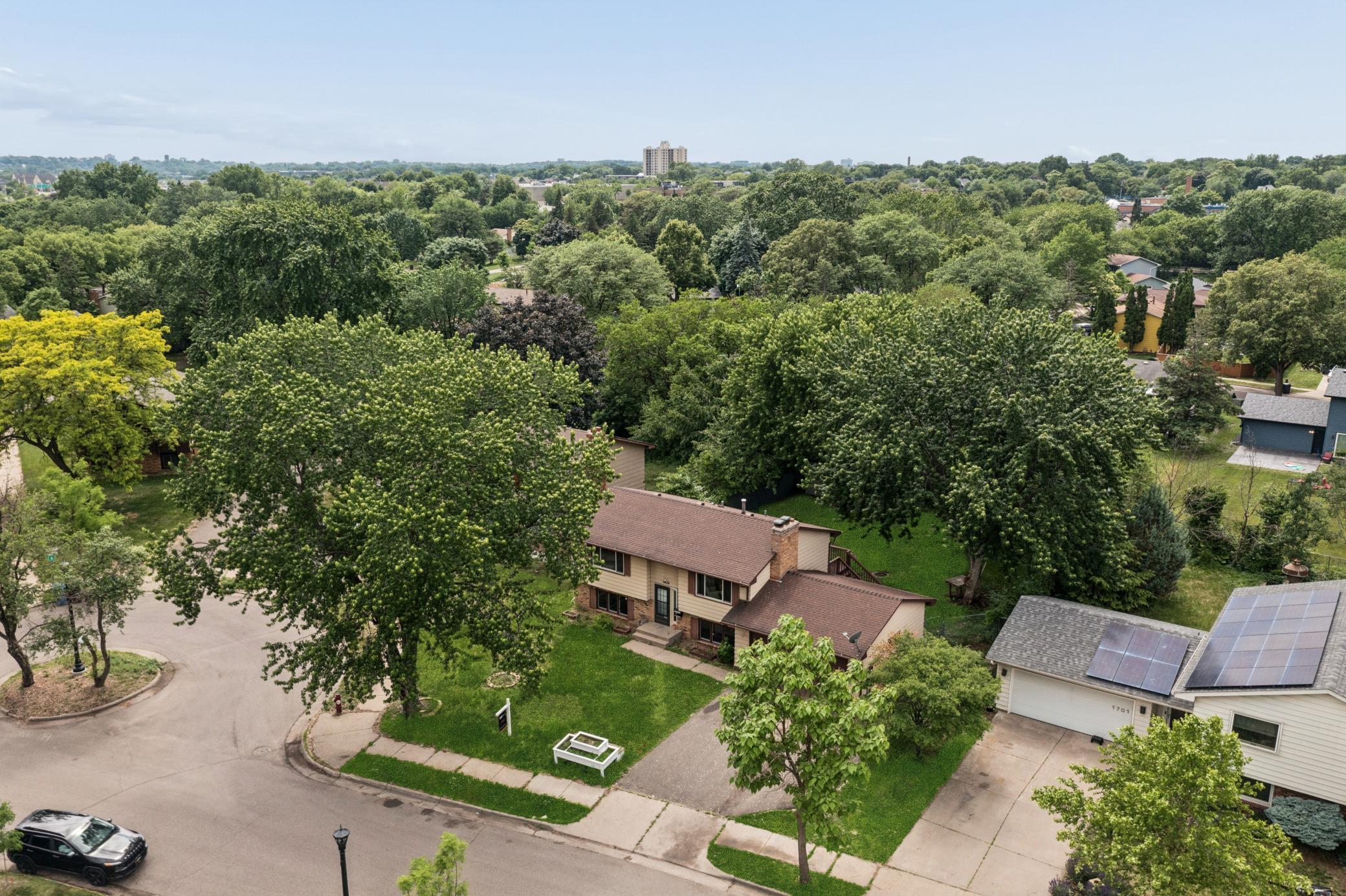 View of Residential at 1613 Lyn Curve Avenue, Minneapolis MN 55411, Minneapolis (7 of 27) - Mike Wilen | Minnesota Team Real Estate