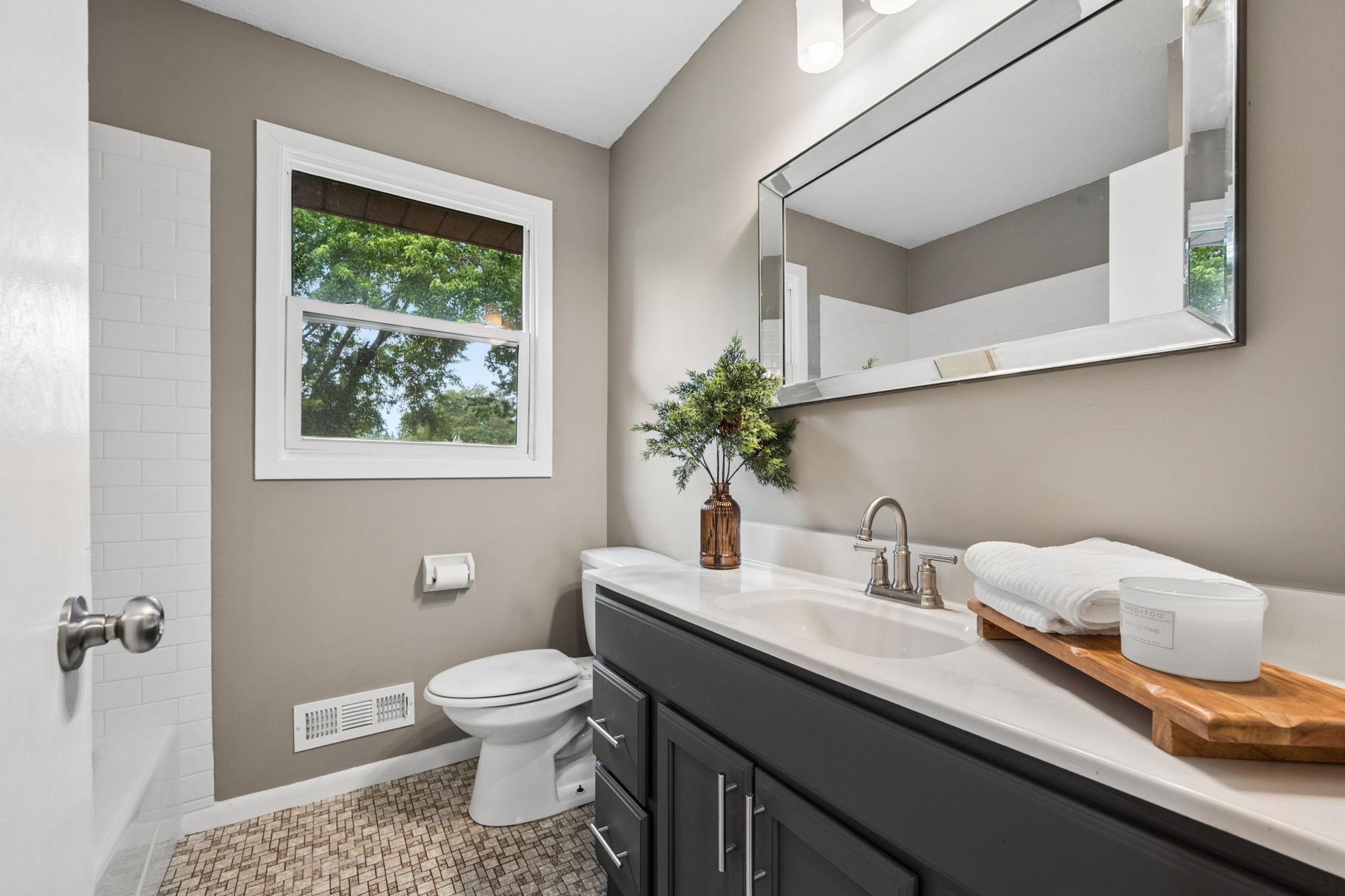 View of Residential at 1613 Lyn Curve Avenue, Minneapolis MN 55411, Minneapolis (17 of 27) - Mike Wilen | Minnesota Team Real Estate