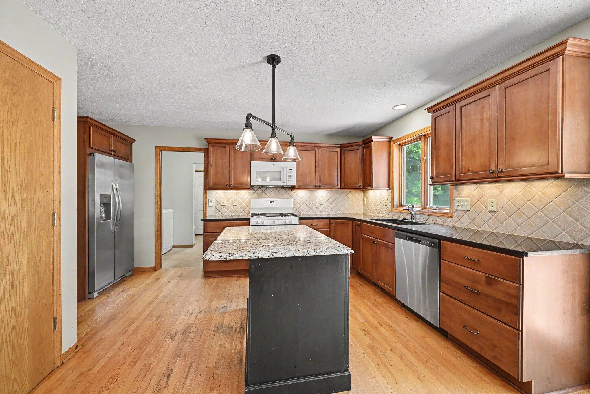 View of Residential at 3850 Jamestown Curve, Woodbury MN 55129, Woodbury (13 of 35) - Mike Wilen | Minnesota Team Real Estate