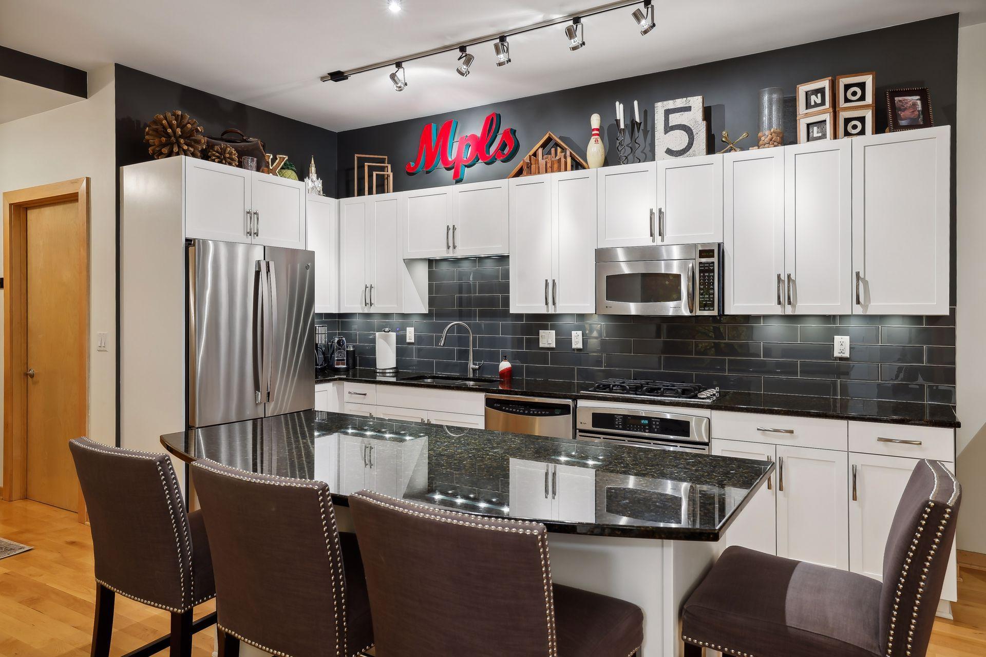 View of Residential at 401 2nd Street #208, Minneapolis MN 55401, Minneapolis (3 of 47) - Mike Wilen | Minnesota Team Real Estate
