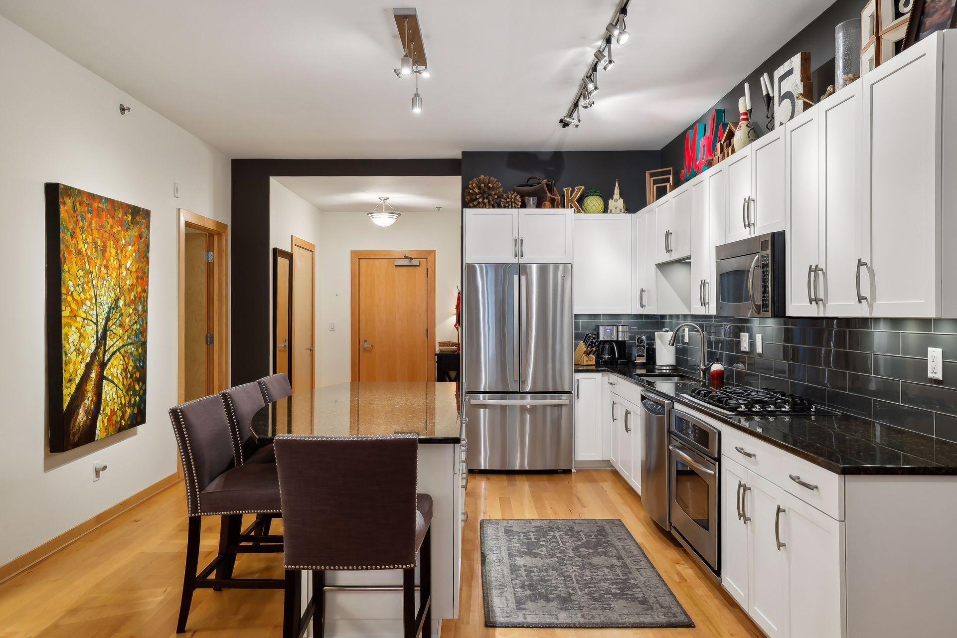 View of Residential at 401 2nd Street #208, Minneapolis MN 55401, Minneapolis (11 of 47) - Mike Wilen | Minnesota Team Real Estate