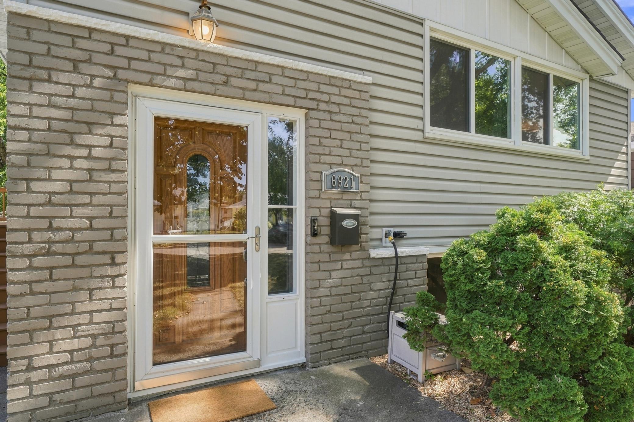 View of Residential at 6921 Washburn Avenue, Richfield MN 55423, Richfield (35 of 38) - Mike Wilen | Minnesota Team Real Estate