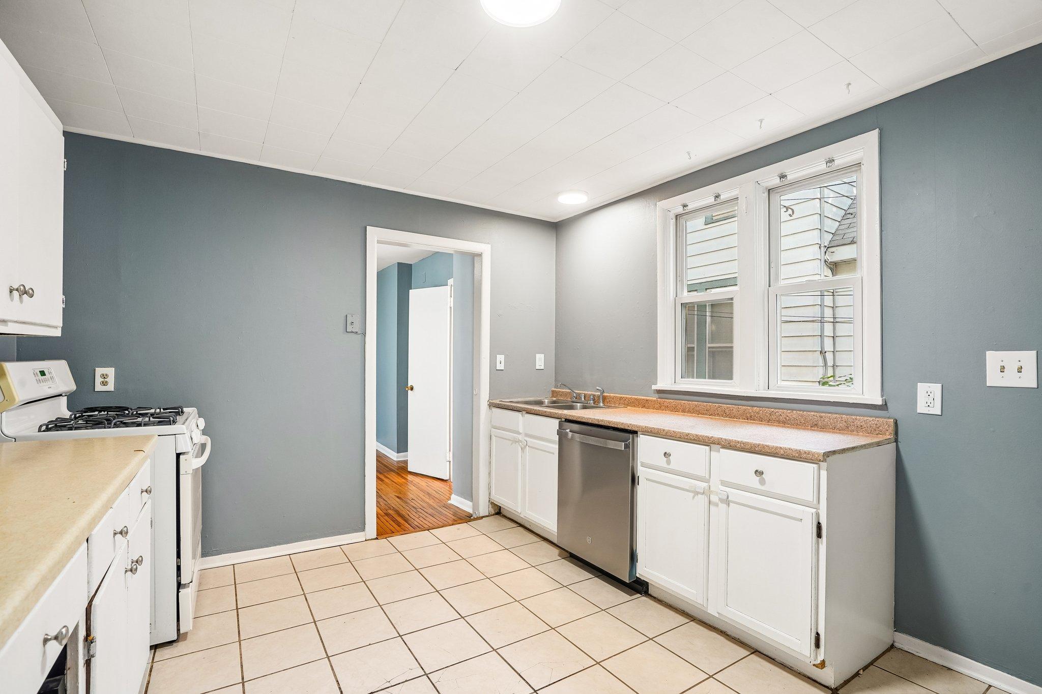 View of Residential Income at 2644 Dupont Avenue, Minneapolis MN 55408, Minneapolis (15 of 38) - Mike Wilen | Minnesota Team Real Estate