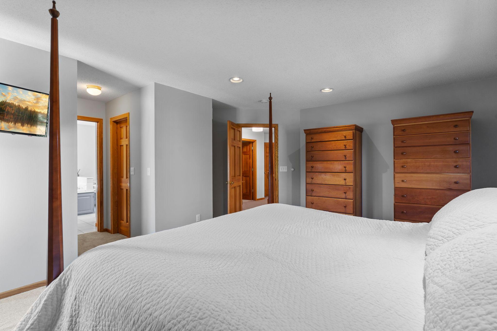 View of Residential at 8010 Spruce Trail, Eden Prairie MN 55347, Eden Prairie (15 of 25) - Mike Wilen | Minnesota Team Real Estate