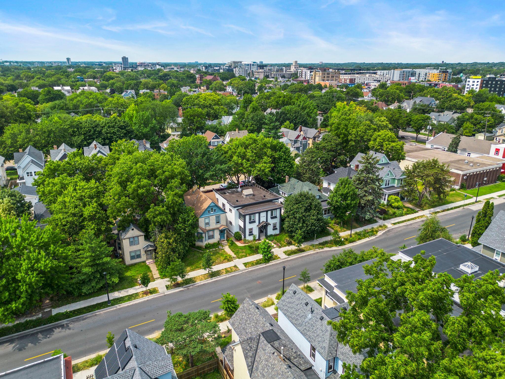 View of Residential at 3128 Grand Avenue #2, Minneapolis MN 55408, Minneapolis (20 of 23) - Mike Wilen | Minnesota Team Real Estate