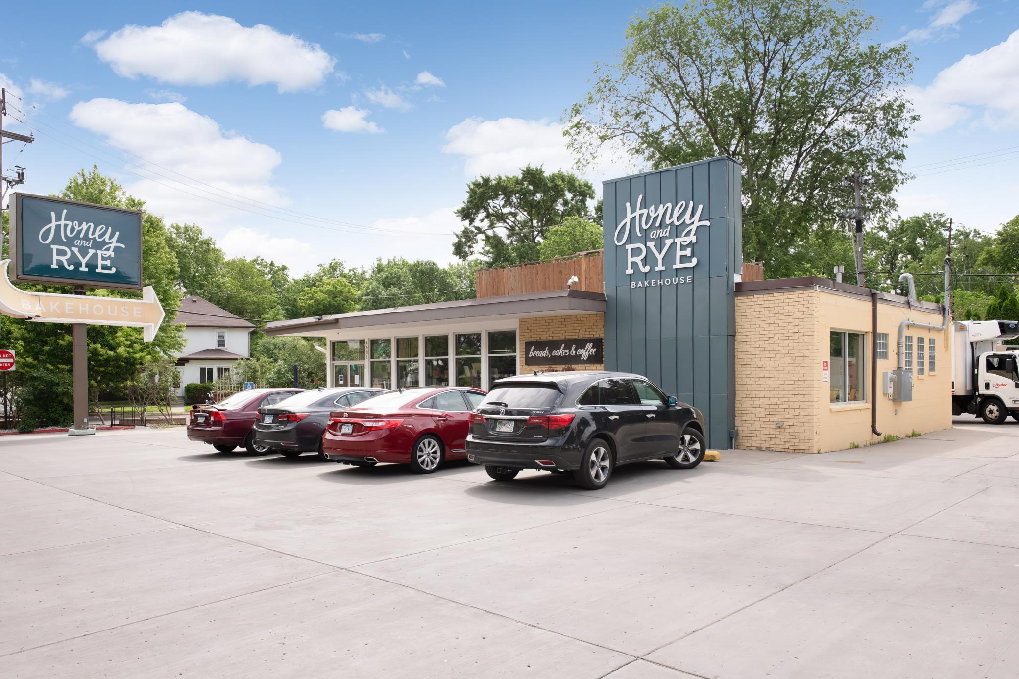 View of Residential at 3721 Glenhurst Avenue, Saint Louis Park MN 55416, Saint Louis Park (41 of 50) - Mike Wilen | Minnesota Team Real Estate