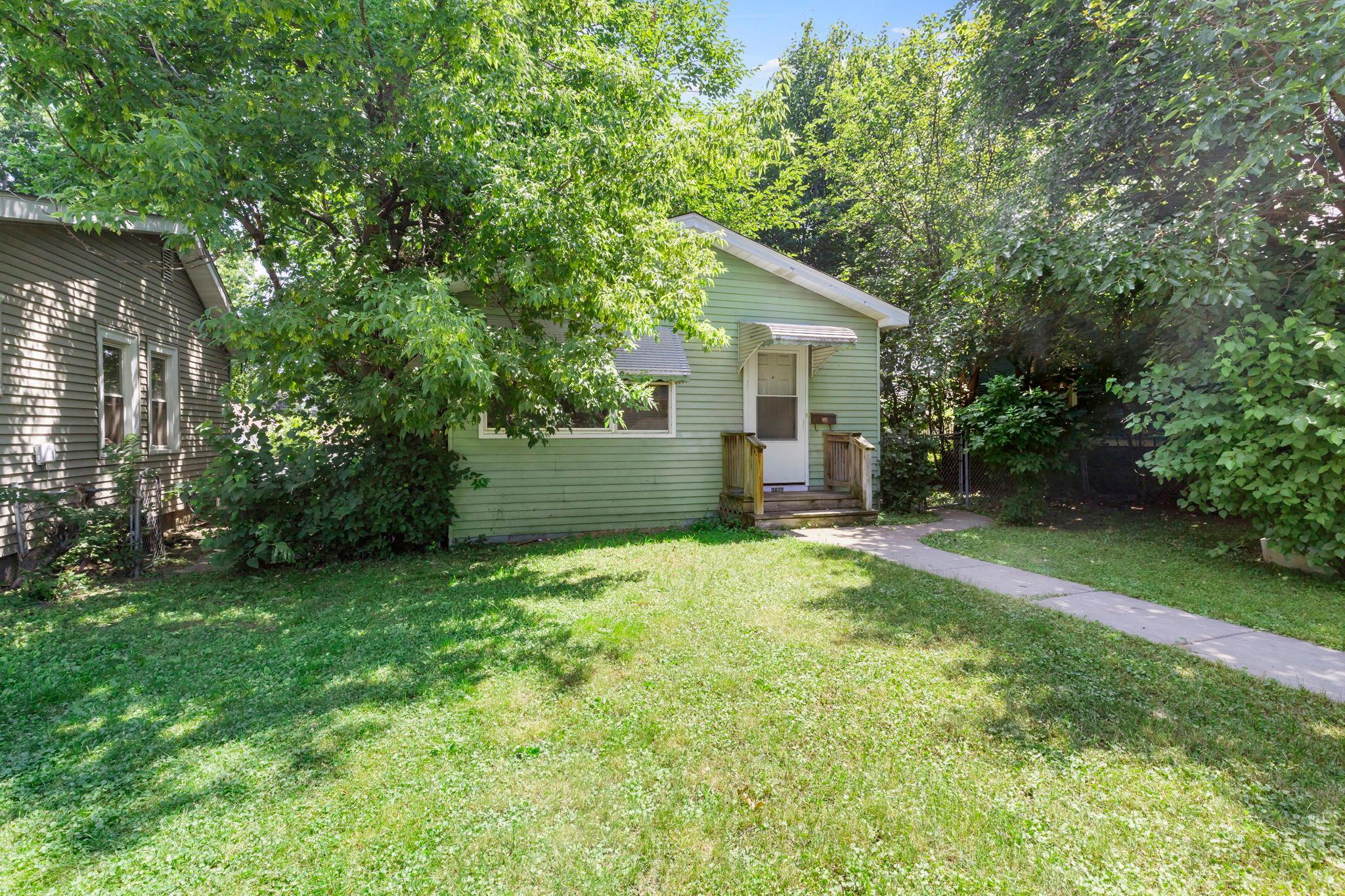 View of Residential at 3822 Dupont Avenue, Minneapolis MN 55412, Minneapolis (2 of 22) - Mike Wilen | Minnesota Team Real Estate