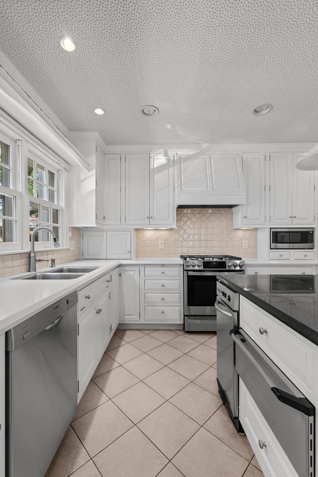 View of Residential at 3725 Glenhurst Avenue, Saint Louis Park MN 55416, Saint Louis Park (20 of 58) - Mike Wilen | Minnesota Team Real Estate