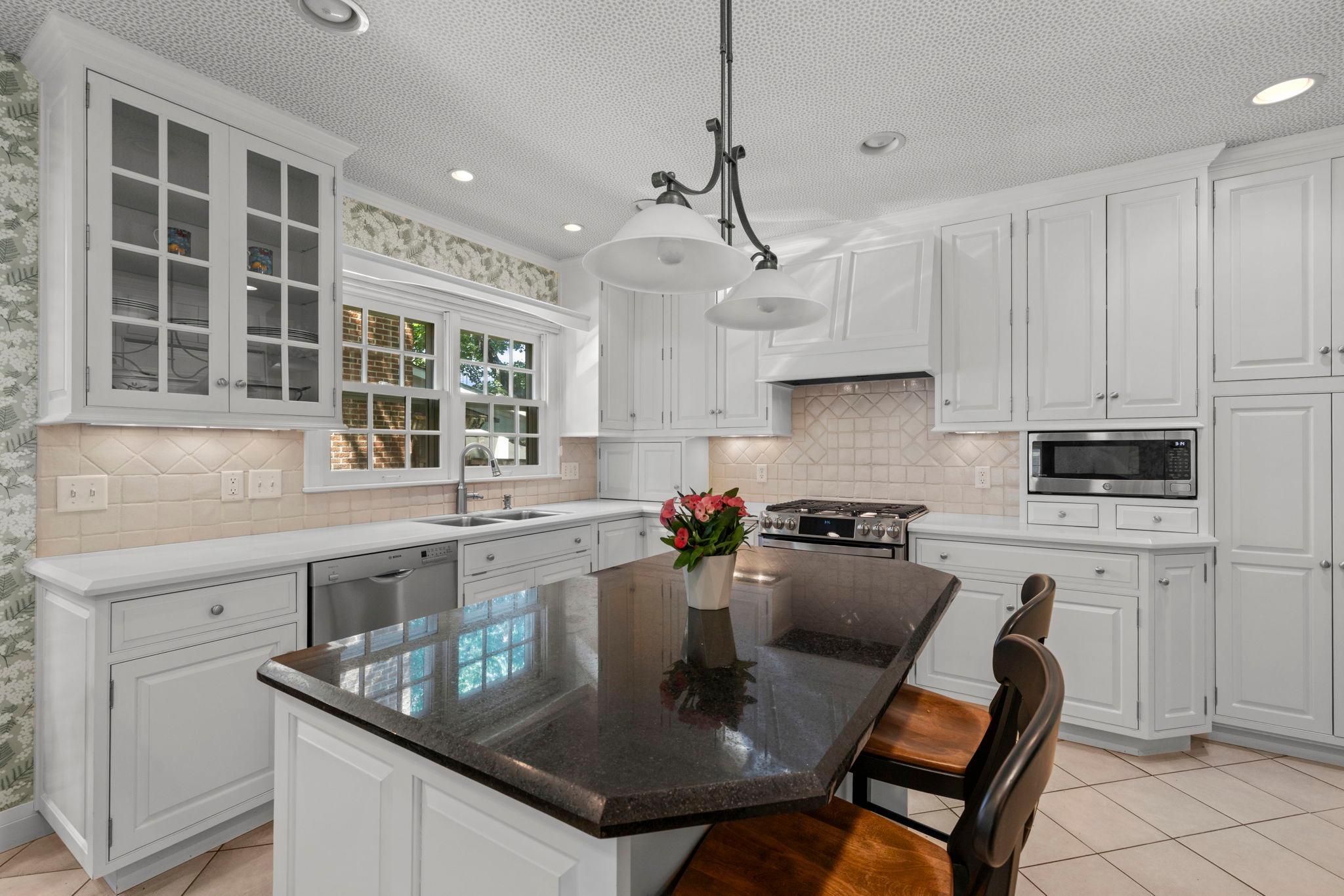View of Residential at 3725 Glenhurst Avenue, Saint Louis Park MN 55416, Saint Louis Park (17 of 58) - Mike Wilen | Minnesota Team Real Estate