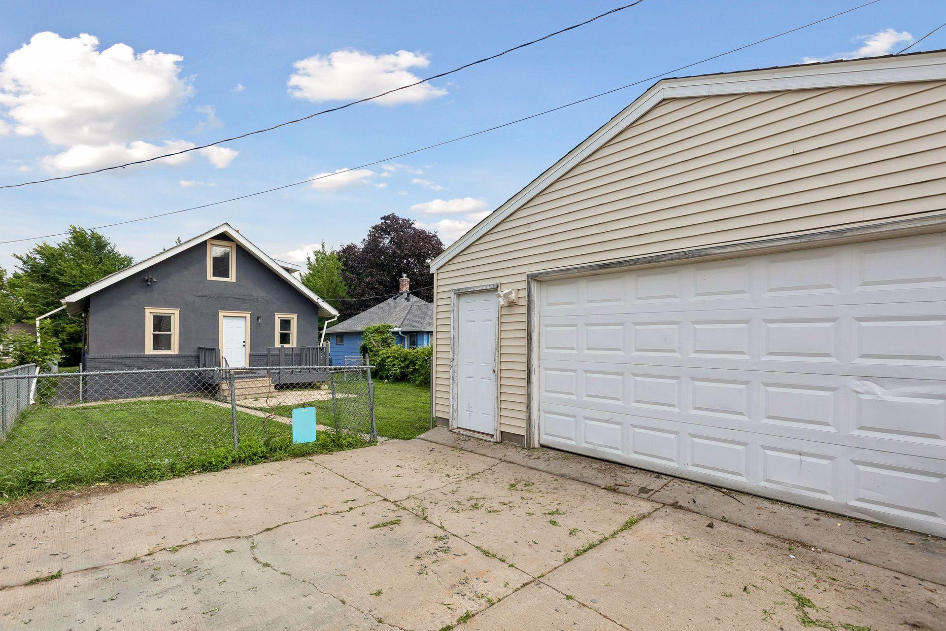 View of Residential at 3823 Dupont Avenue, Minneapolis MN 55412, Minneapolis (40 of 40) - Mike Wilen | Minnesota Team Real Estate
