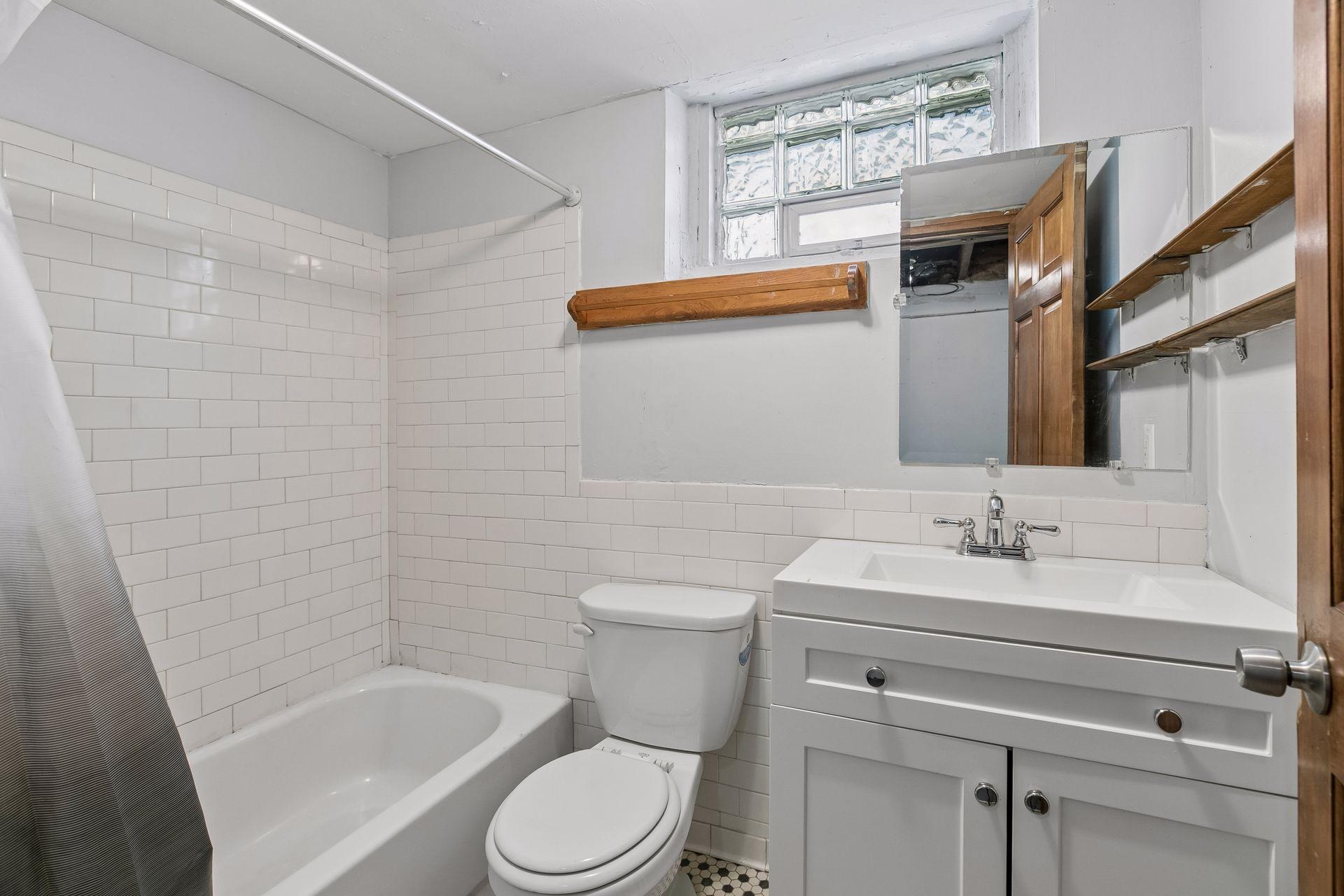 View of Residential at 3823 Dupont Avenue, Minneapolis MN 55412, Minneapolis (31 of 40) - Mike Wilen | Minnesota Team Real Estate