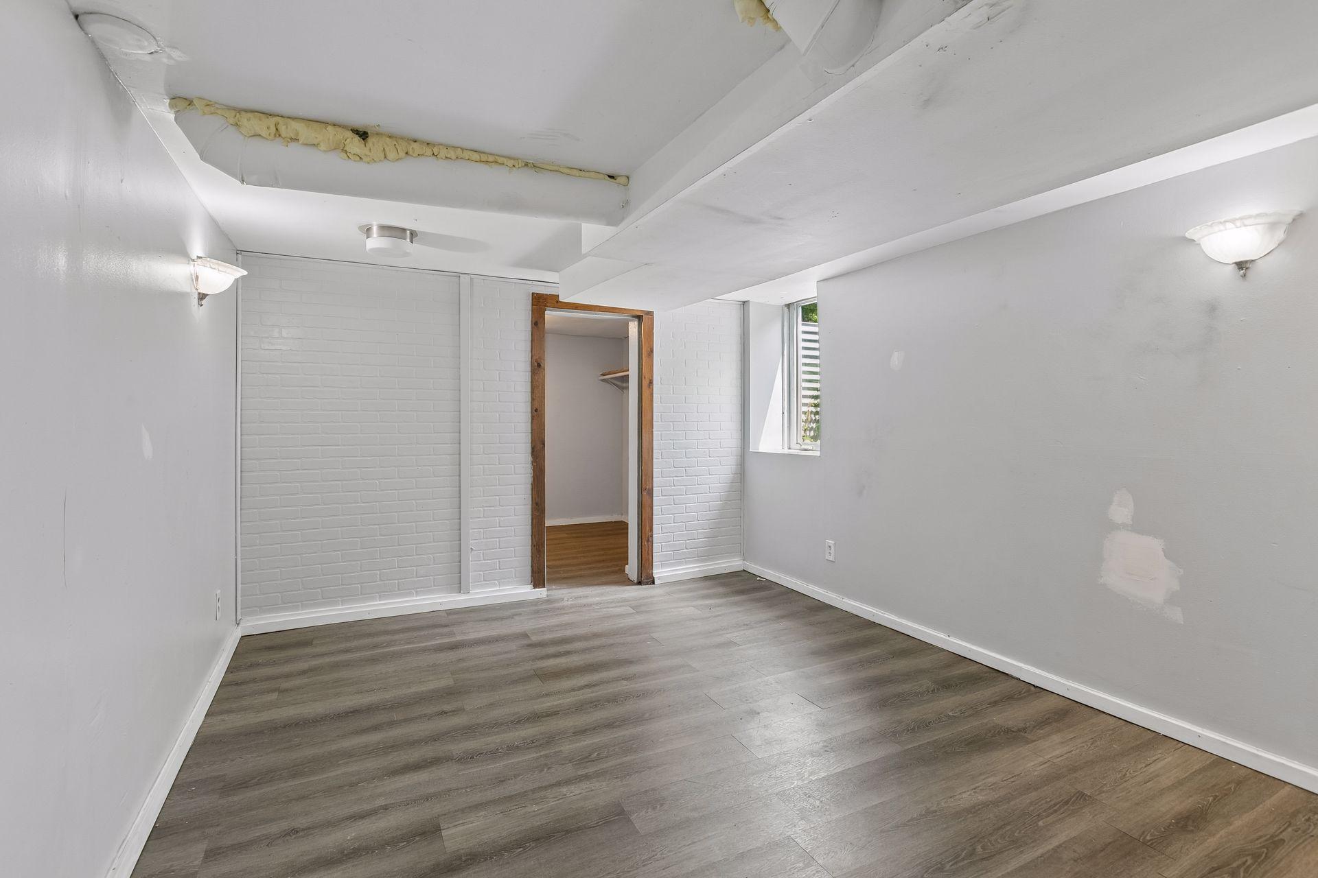 View of Residential at 3823 Dupont Avenue, Minneapolis MN 55412, Minneapolis (28 of 40) - Mike Wilen | Minnesota Team Real Estate
