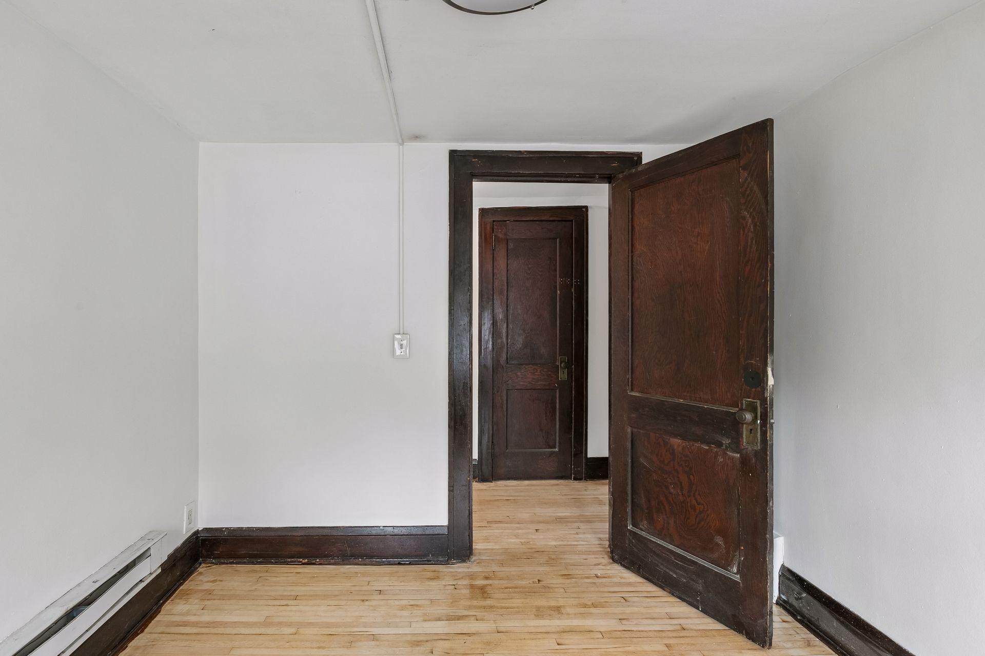 View of Residential at 3823 Dupont Avenue, Minneapolis MN 55412, Minneapolis (27 of 40) - Mike Wilen | Minnesota Team Real Estate