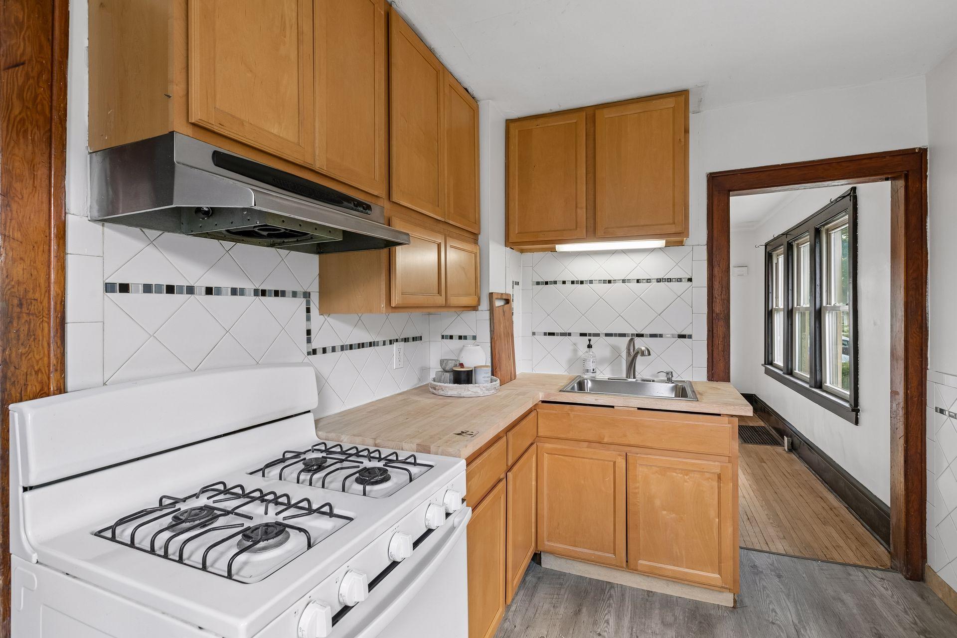 View of Residential at 3823 Dupont Avenue, Minneapolis MN 55412, Minneapolis (16 of 40) - Mike Wilen | Minnesota Team Real Estate