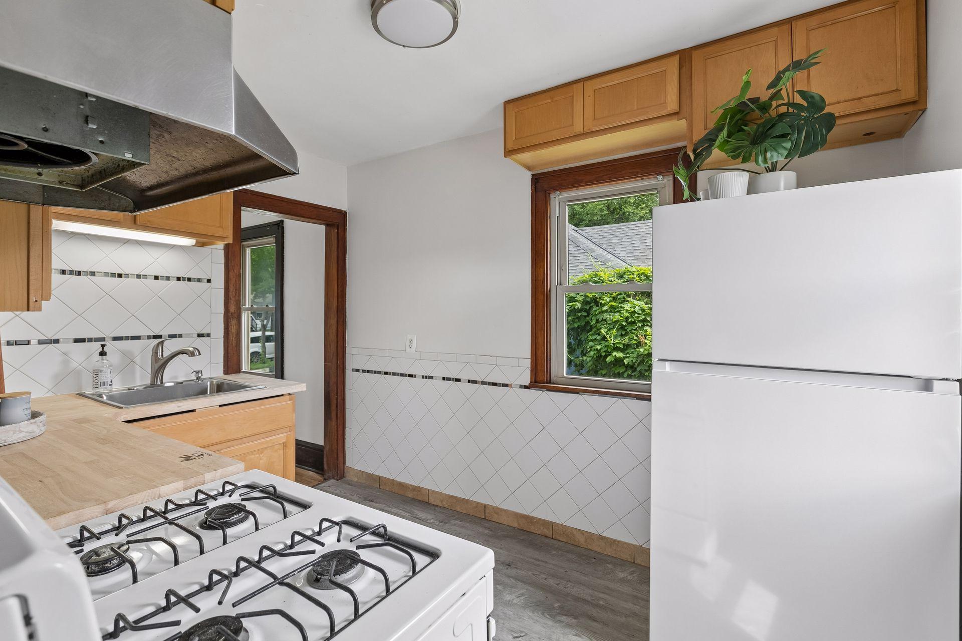 View of Residential at 3823 Dupont Avenue, Minneapolis MN 55412, Minneapolis (15 of 40) - Mike Wilen | Minnesota Team Real Estate