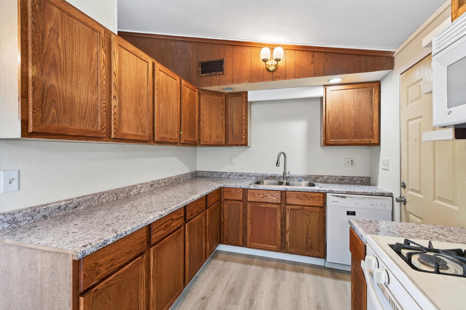 View of Residential at 1582 3rd Street, Saint Paul MN 55106, Saint Paul (14 of 42) - Mike Wilen | Minnesota Team Real Estate