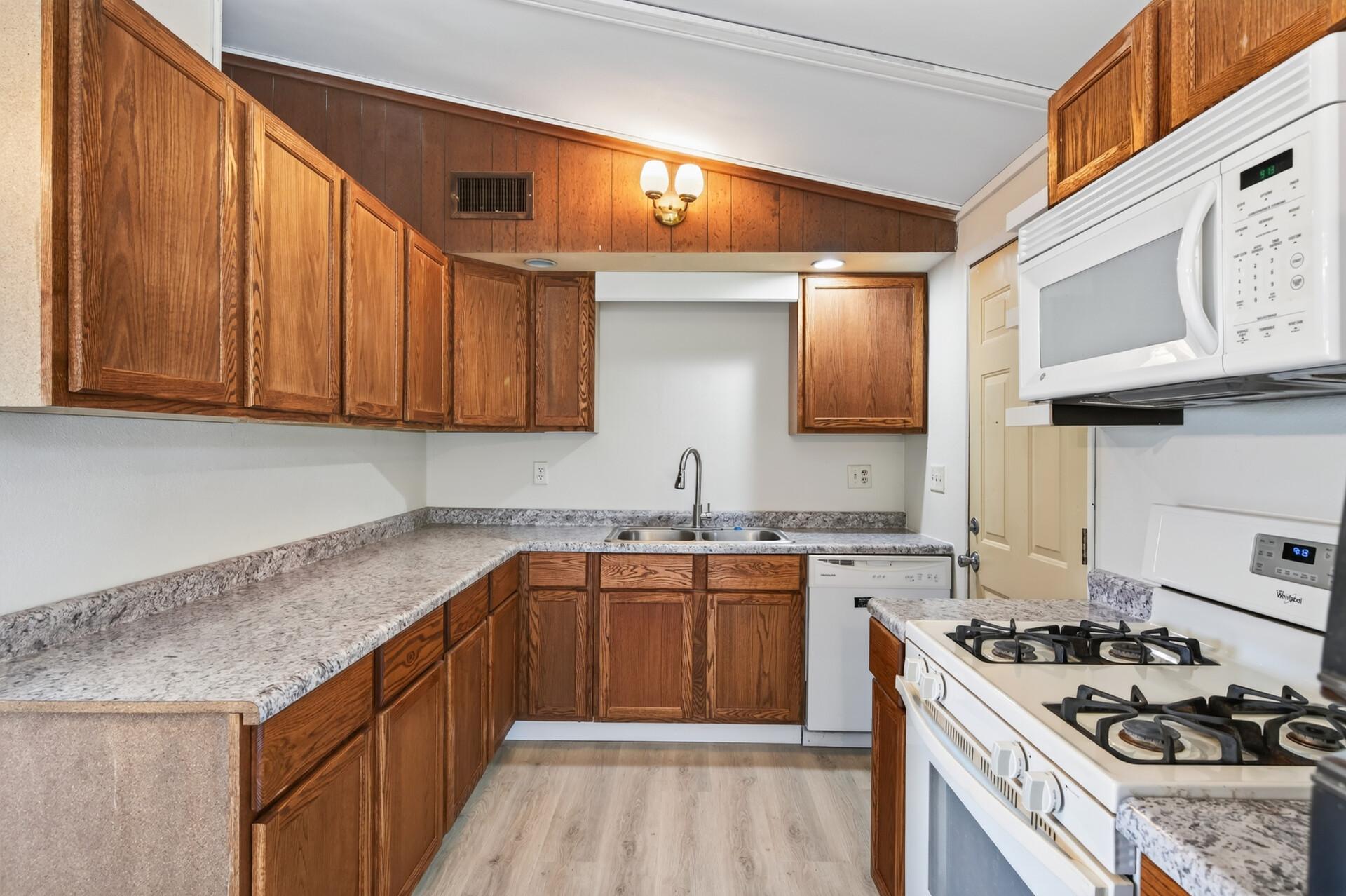 View of Residential at 1582 3rd Street, Saint Paul MN 55106, Saint Paul (13 of 42) - Mike Wilen | Minnesota Team Real Estate