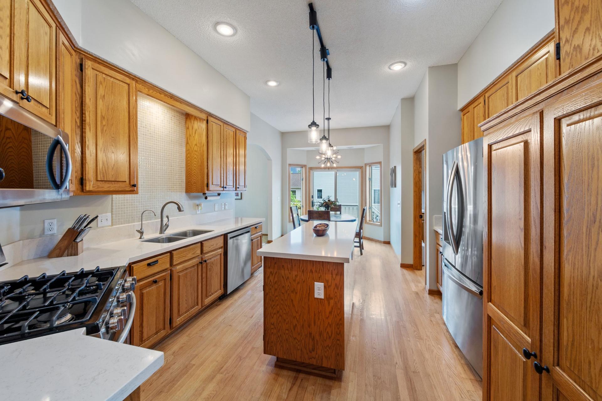 View of Residential at 3947 Bailey Ridge Draw, Woodbury MN 55125, Woodbury (11 of 28) - Mike Wilen | Minnesota Team Real Estate