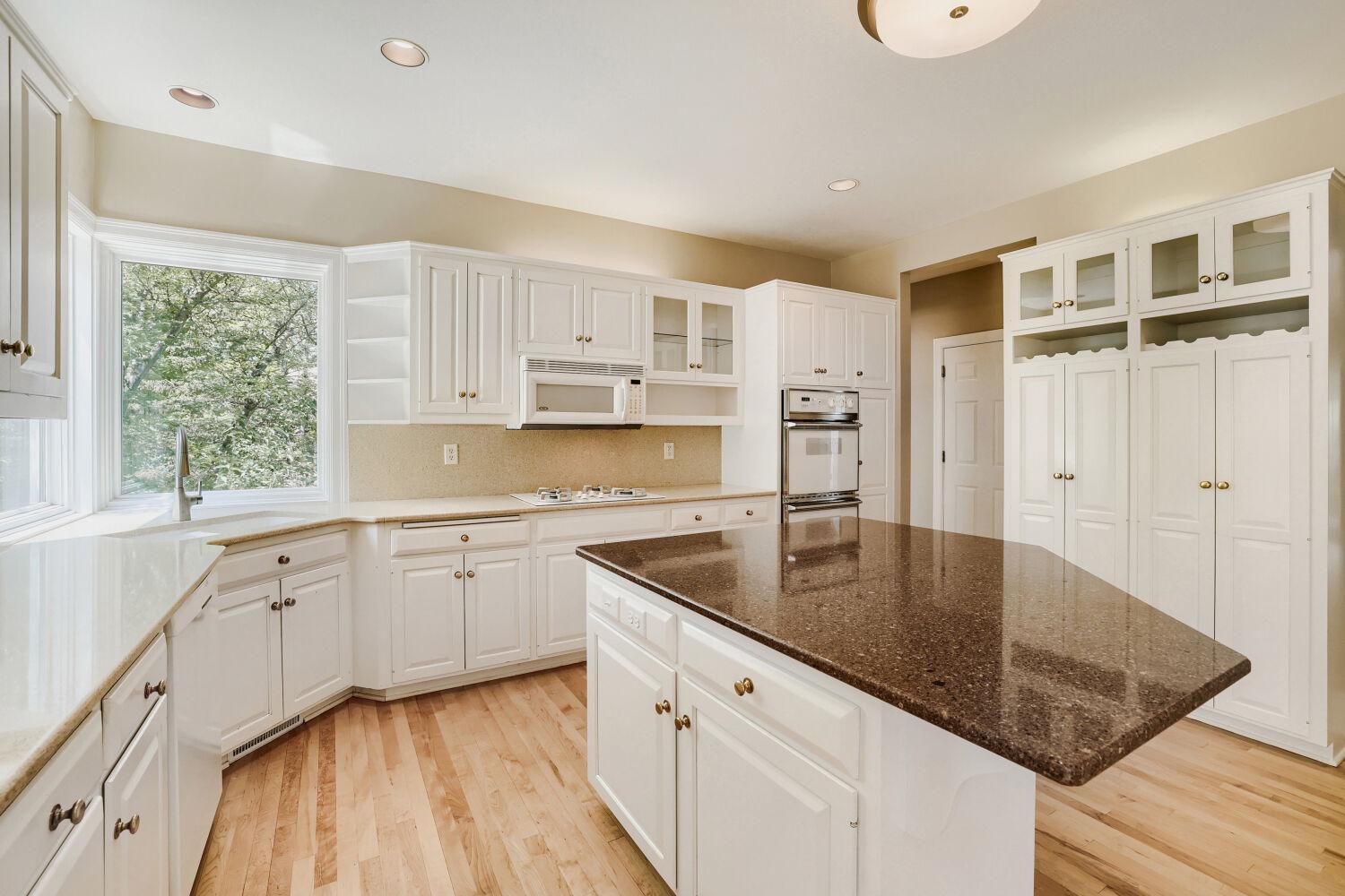 View of Residential at 7170 Kenmare Drive, Bloomington MN 55438, Bloomington (22 of 66) - Mike Wilen | Minnesota Team Real Estate