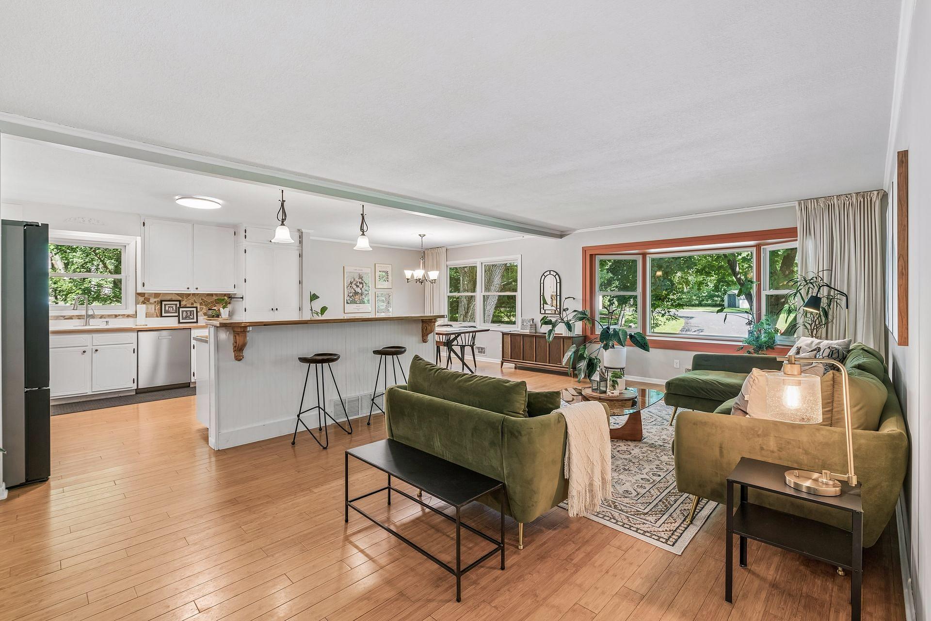 View of Residential at 15401 Willowood Drive, Minnetonka MN 55345, Minnetonka (4 of 35) - Mike Wilen | Minnesota Team Real Estate