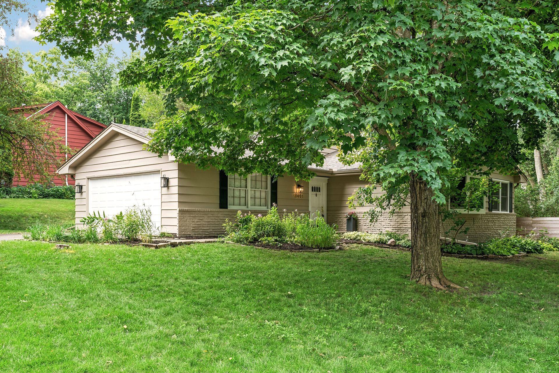 View of Residential at 15401 Willowood Drive, Minnetonka MN 55345, Minnetonka (2 of 35) - Mike Wilen | Minnesota Team Real Estate