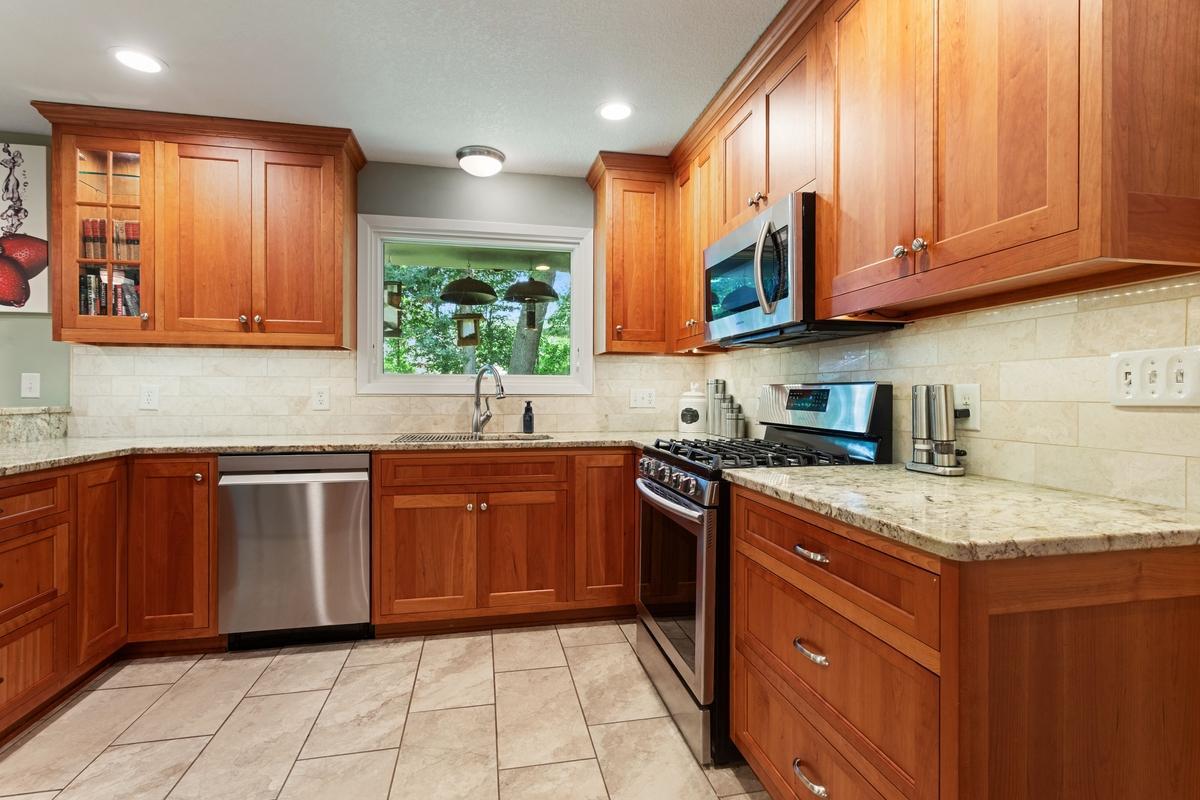 View of Residential at 2685 Glenbrook Avenue, Oakdale MN 55128, Oakdale (12 of 37) - Mike Wilen | Minnesota Team Real Estate