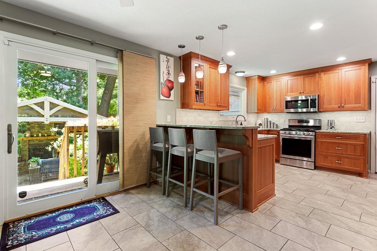 View of Residential at 2685 Glenbrook Avenue, Oakdale MN 55128, Oakdale (8 of 37) - Mike Wilen | Minnesota Team Real Estate