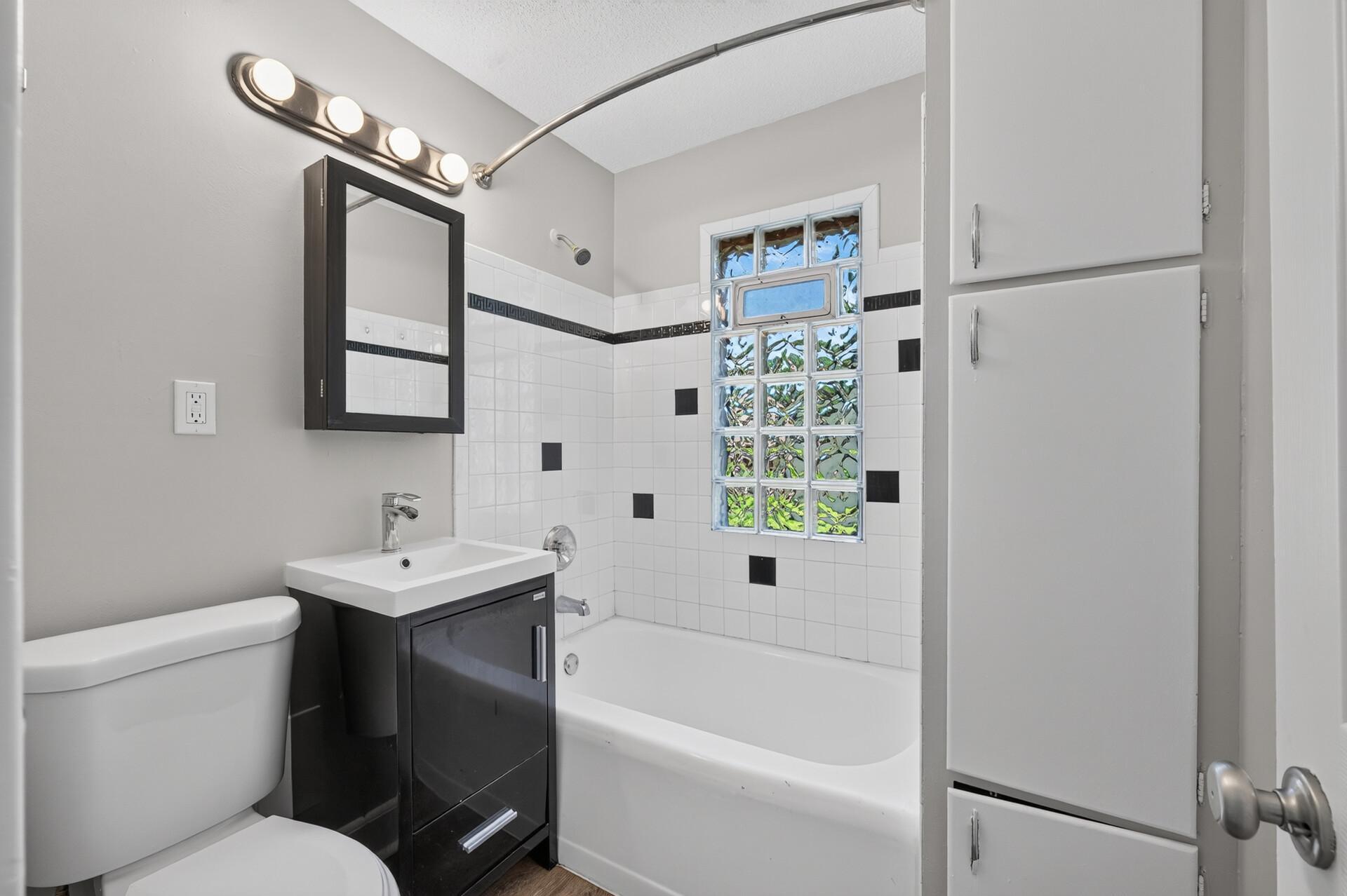 View of Residential at 4310 James Avenue, Minneapolis MN 55412, Minneapolis (18 of 23) - Mike Wilen | Minnesota Team Real Estate